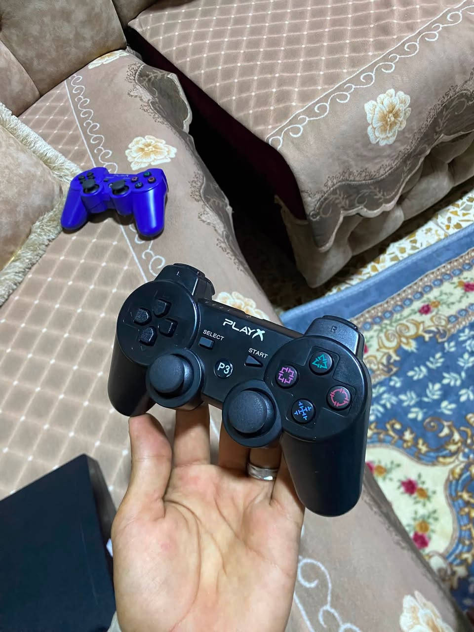 سلام عليكم بلي 3 جهاز حيل نضيف شرط ما مفتوح ولا واصل المصلح لوك ستيكر بعده هارد 320 يديتين معه و ألعاب لو ٨ لو ٩ سعر ١٤٥ وبي مجال رقم ***********

