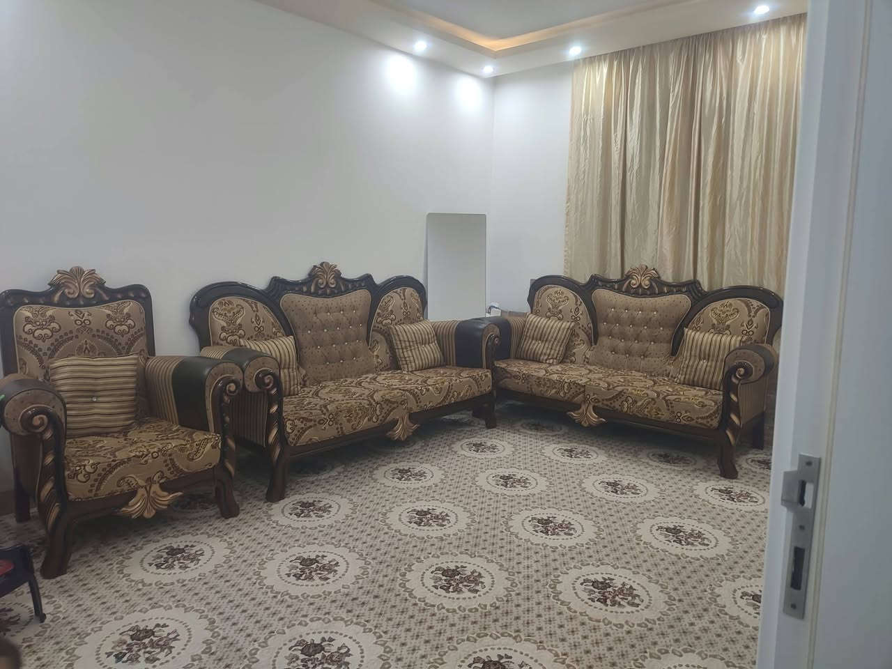 كنب • ١٠ مقاعد • العربت