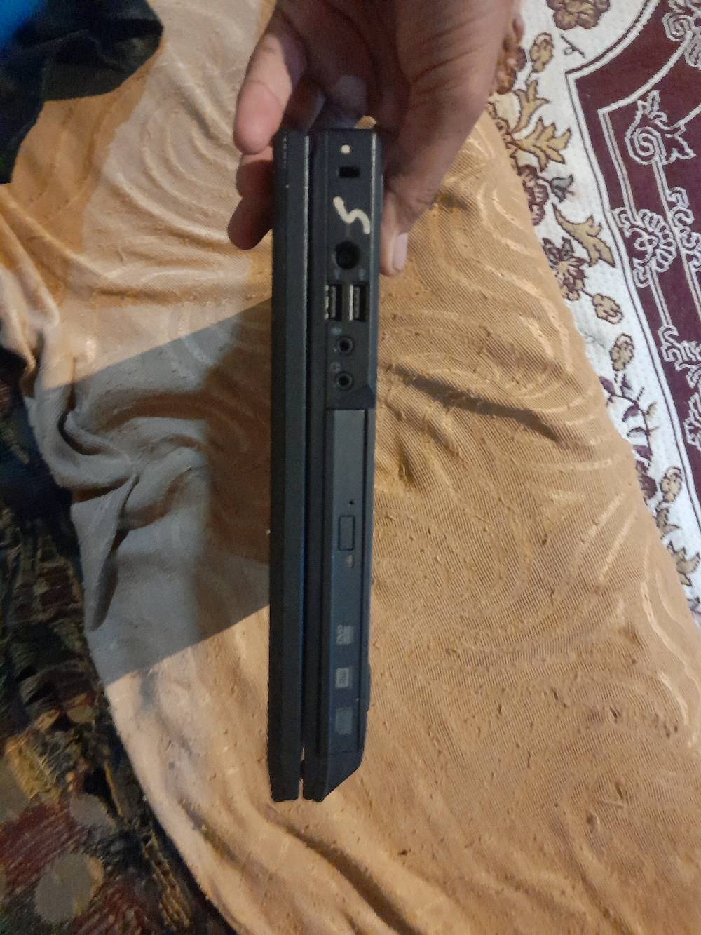 لابتوب حاسبة للبيع مكاني بغداد جسرديالى الجديد الحاسبه جديدة ونضيفه وشغاله السعر75٫000وبيهة مجال