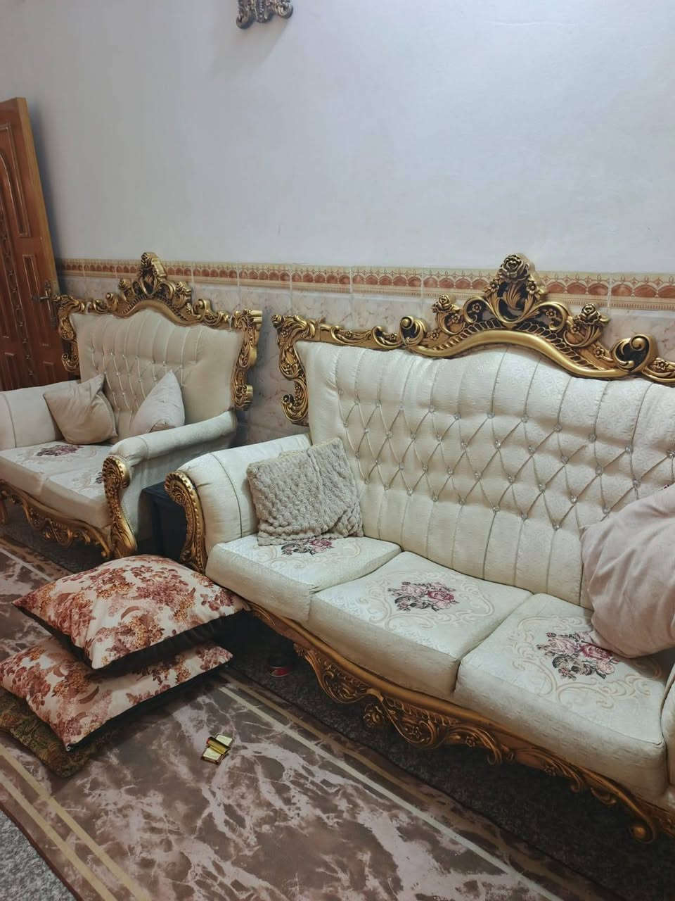 تخم ملكي زان 10مقاعد نظيف جدا مابيه اي ضرر السعر 350وبيه مجال الاستفسار (***********) كربلاء
