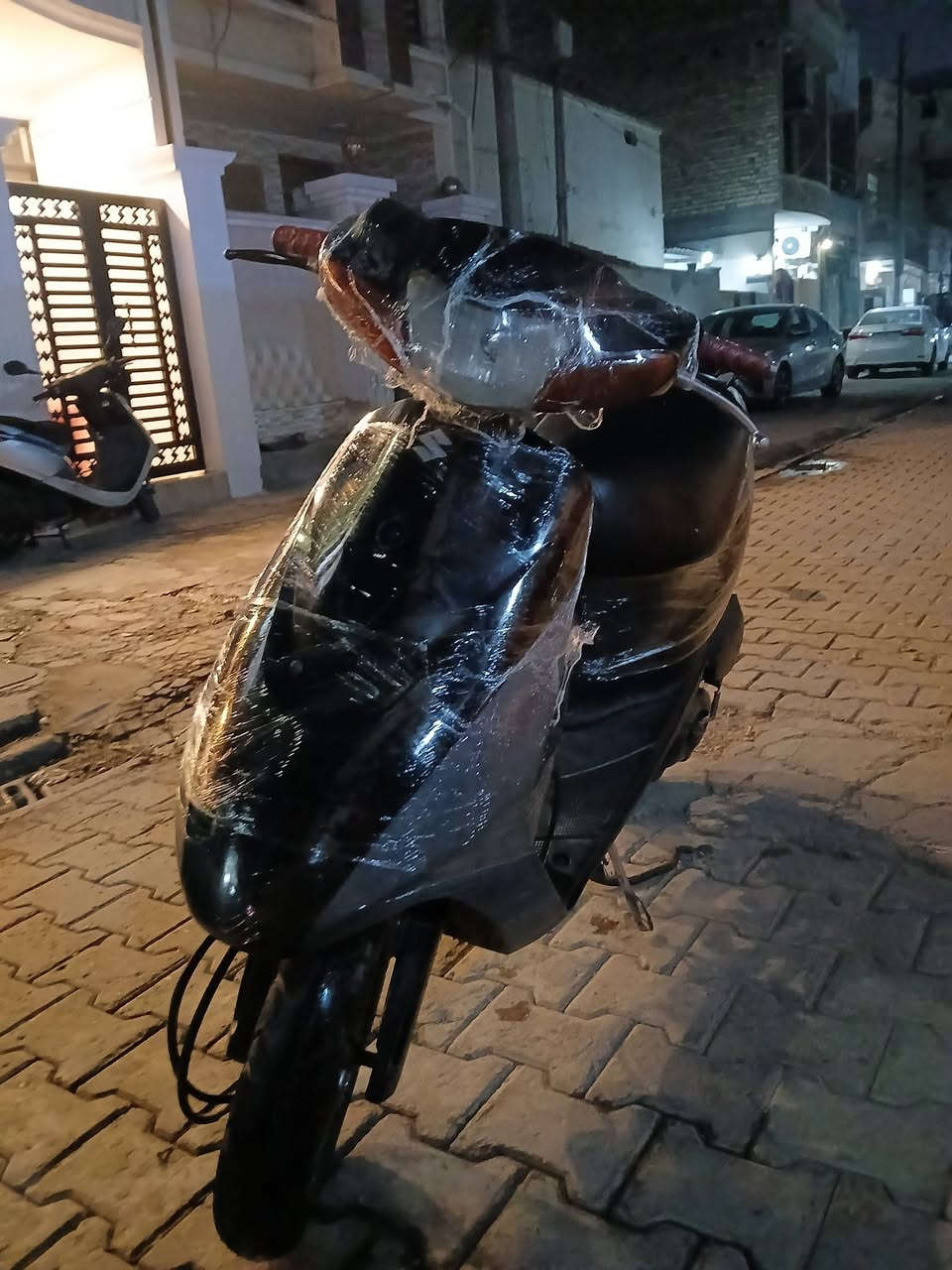 سلام عليكم البيع دراجه ساسوكي ٦٠ دراجه حلوه مجفته تجفيت  جديد كاعد تسحك بعده دراجه تشغل سلف  قفل ستيرن كفرات بلاديه وهندر دراجه مال بيت بس باتري مالته تعبان سعر دراجه ٢٢٥ الف وبيه مجال بسيط مكاني ساحه عدن للاسفسار على رقم *********** دراجه بيه مفتاحين بلاديات
