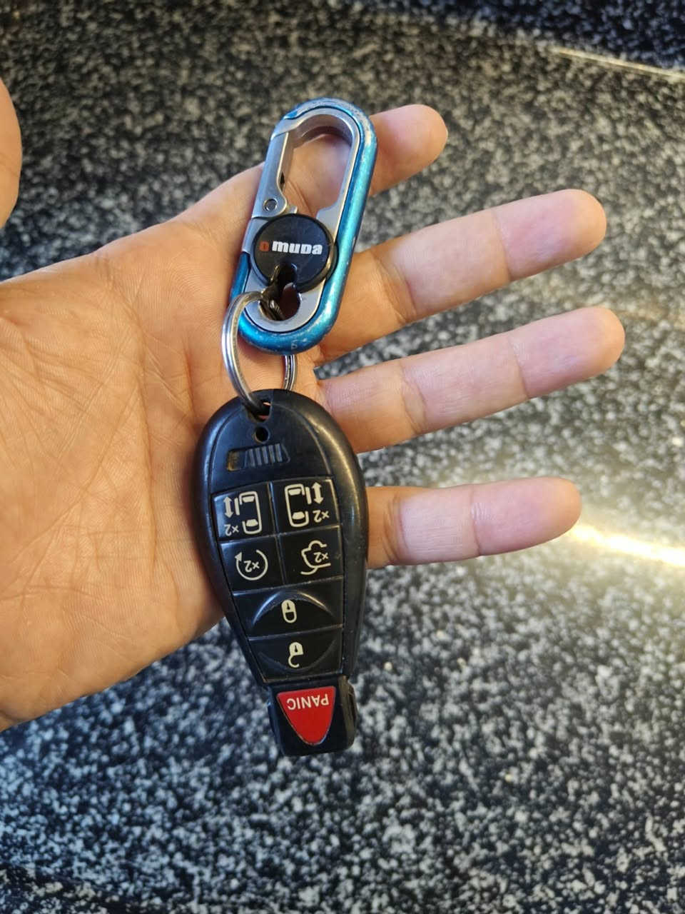 السلام عليكم
دوج كرفان 2018 sxt 
ماشيه 85 الف ميل
سياره نظيفه 3 قطع تبريد 
تايرات ينرادلهن تبديل
رقم بغداد 
بيبان خلفيه كهرباء و صندوق كهرباء
جام 6 كهرباء 
تشغيل عن بعد 
تحكمات استيرن
سياره غنيه عن التعريف 
السونار مرفق ويه المنشور
الله شاهد السياره مركونه ومطالعين بيها مال بيت
ملاحظة البنيد مفتوح بدون معرفة السبب الرئيسي طخه ممطخوخه من الامام وحادثها تبديل باب السلايت خلف السكن وقليل بصف الباب والباقي كله سليم الافضل تجي تشوف افضل من الصور
السعر 165 وبيها مجال
***********
