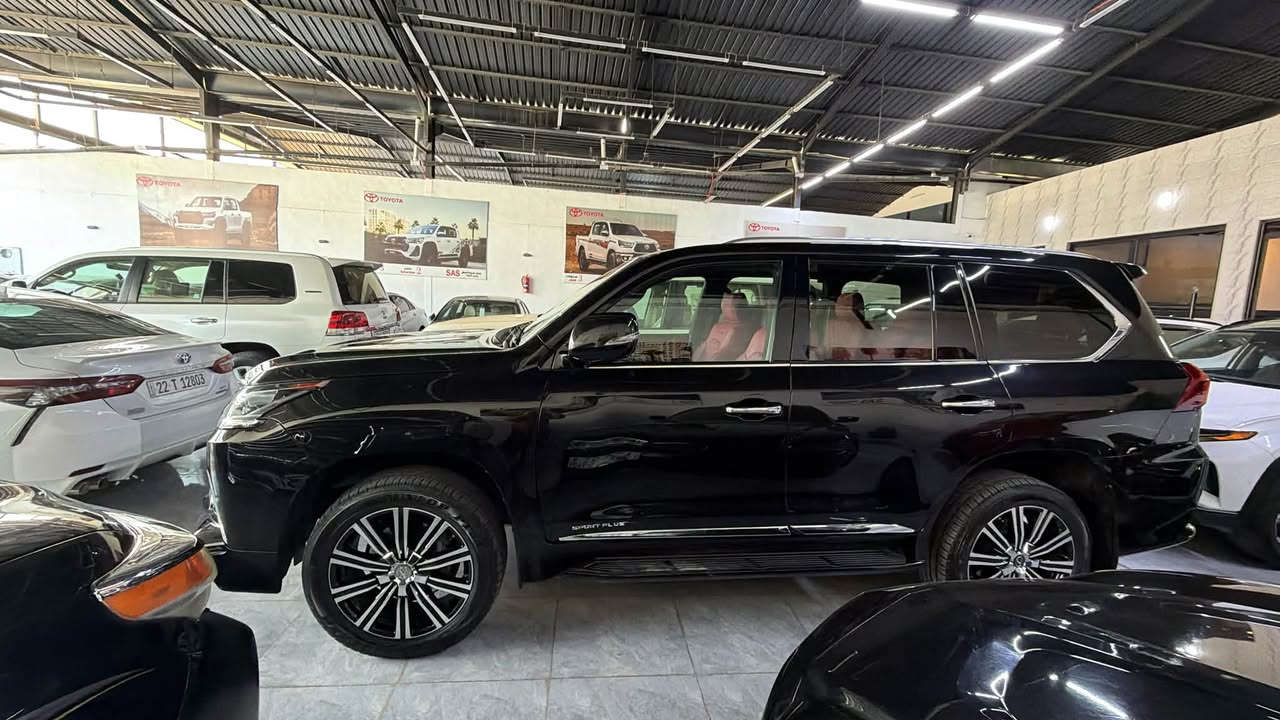 سلام عليكم لكزس LX570 موديل 2019 موصفات سبورت بلص سياره كفاله عامه من صبغ وتعديل والحالوب
سعر 700 بيه مجال يرهم مراوس هم 
***********
***********

