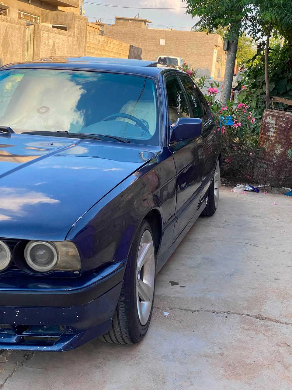 سڵاو بەرەكەتی خواتان لێبێ BMW بۆ فرۆشتن مۆدێل 1993 مەكینە525كەپس دیجیتاڵ سەیارەكە تابڵێی جوانو بێ مەسرەفە لەقوەت بێزارە 1 ڕۆژە دیسك و كلاجم گۆڕیوە سەیارەكە بێ مەسرەف ئاڕمی هەولێرە سەیارەكە بەڵام من بە علوج ئەیفرۆشم بەشەرتی ئەوەی ماڵی كەس نەبێو پارەی كەسی لەسەر نەبێ سعری 25 مەجالێك برایانە موشتەری نیت سەرم مەیەشێنە لەگەڵ ڕێزم ***********
