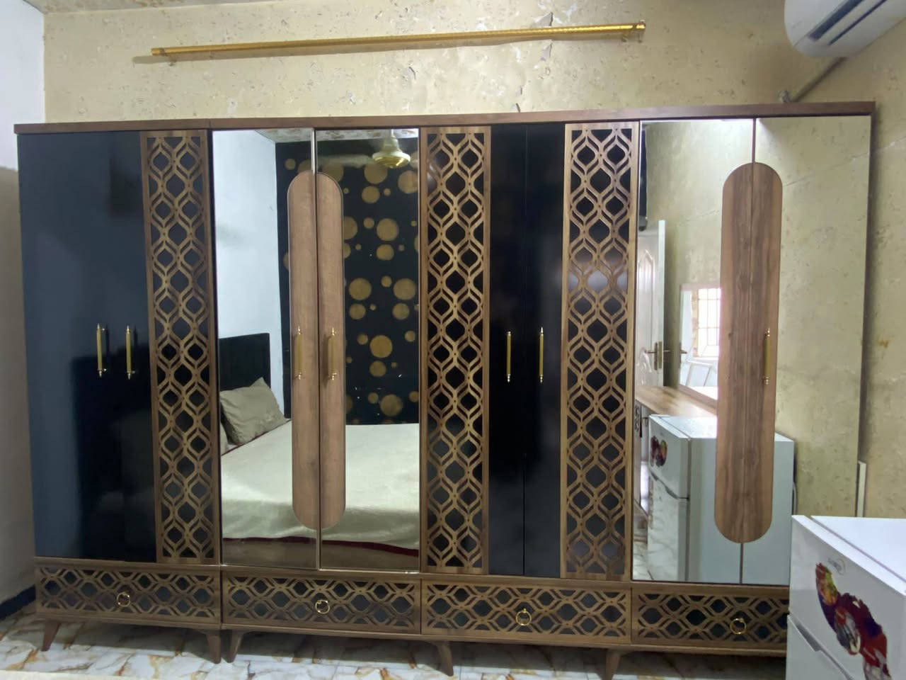 غرفه تركيه للبيع ٩٠٠ وبيها مجال بغداد مدينة الصدر ***********
