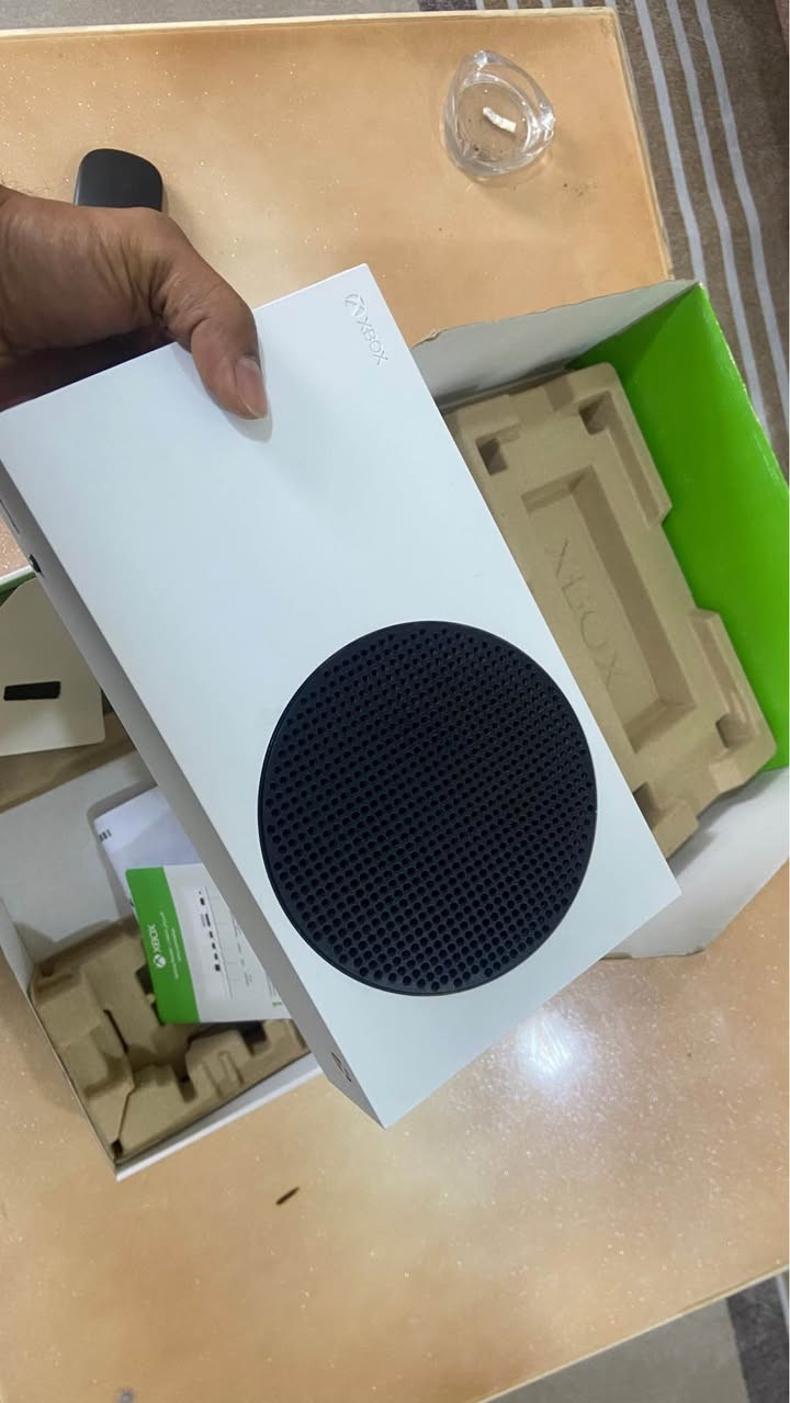 اقرأء المنشور رجاءا 

متوفر جهاز اكس بوكس سريس اس 

الذاكره 515

سنه الاصدار 21

مفتوح تنضيف فقط 

الجهاز كامل الملحقات من جوجستك وكيبلات وكارتونه 

الالعاب   جي تي اي اون الاين وفيفا 21 بتل فد 6 والكثير من الالعاب داخال الجهاز تبقيه تمسح بكيفك هو مو اليه 

الجهاز جدا نضيف ومابي اي مشكله وبيه ضمان شهر كامل 

السعر  ب380 

المكان حله شاره 80 قرب مول مون  واكو توصيل 🚚 

*********** وتساب حلة, بابل
