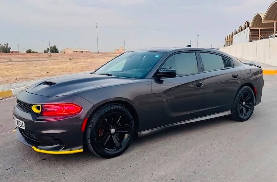 للبيع دوج جارجر
أصل أصل GT بلس
موديل 2020
المحرك : V6.  3.6L
قماره سوده بلاد 
ماشيه 91 ميل
غرفه سوده
(اوتو فور ويل) يعني مايشتغل الا بالطين او المطر او من تبطنش فقط ...السياره تبقى تو ويل بالمشي الاعتيادي تبقى عالدفع الخلفي
فتحة سقف سلايد
مقاعد شامو وجلد كهربائي
رادار جانبي
شاشه كبيره مع نضام كار بلي
سستم صوت الباين
حساس خلفي
دخول ذكي (بصمة)
كير شفتر بالستيرن 
دكمه سبورت
سوبر تراك باك
كشنات حضن وخزن وتدفئه وتبريد
ملاحظة/ حادث السياره 
جاملغ خلفي والبنيد والجاملغ اليمين
الباب الخلفي كلير  
مكاني تكريت
***********
سونار موجود 
السعر 175$ 
مراوس مع اكورد هايبرد او كامري هايبرد هم يرهم
