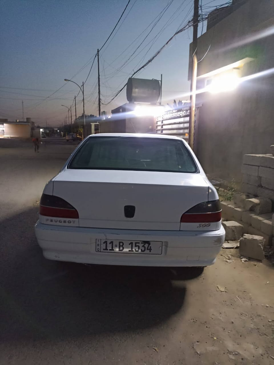 السلام عليكم 

بيجو موديل 2002 كير ومحرك شرط  صدر

 طخم تاير كلو جديد تبريد ثلج ويا سويج دوشمه داخل .🚗

رقم دولي سنويه لل31 شرط التحويل تتكاتب مع الشرعي 

السياره بدون صبغ بدون حادث بلادي شغاله ترايك بصره

مكان السياره كياره قاطع السبعاويين ملاحضه مكلف بل نشر

السعر 39 وبيها مجال بسيط 

رقم صاحبها    ***********
