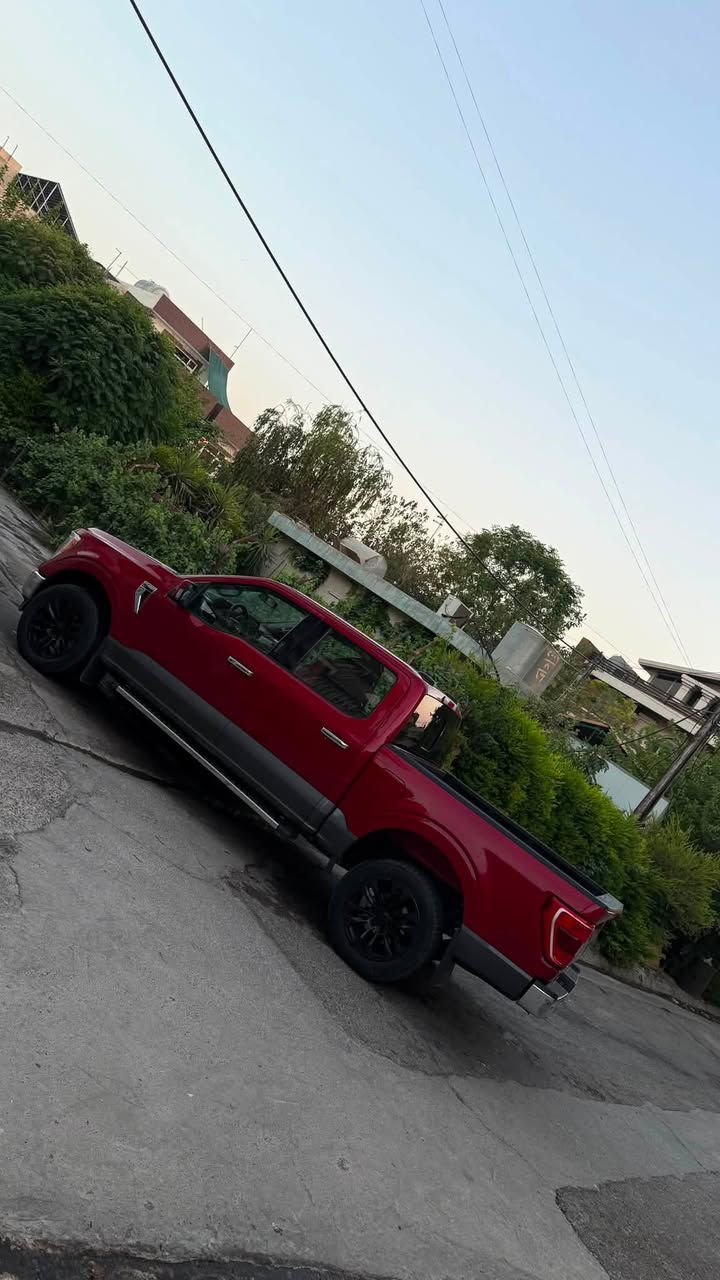 Ford 2022 F150XLT. 
اخوان السيارة ( رفض مروري )
حادثها بابين مصبوغة صفحة وشبر من البونيت بس ايرباك بردة طاك مواصفاتها Xlt محرك 6 سلندر 3.5 t  دفع رباعي شاشة كبيرة مواصفاتها معروفة 
ماشية 80 الف   مكانها أربيل سعرها 175 ومجال كلش بسيط 
***********
