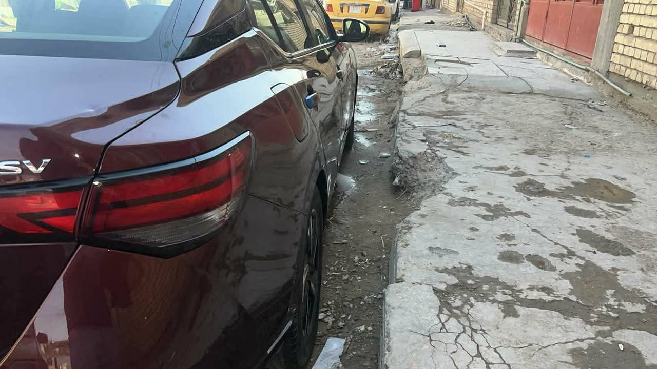 للبيع نيسان سنترا موديل ٢٤ مواصفات كاملة عدا فتحة ماشية ١١  الف ميل بدون رقم   يعني تحجز رقم وتترقم باسمك السعر ٧٥  ورقة بيها خمس قطع صبغ  ***********  رقم صاحب السياره
