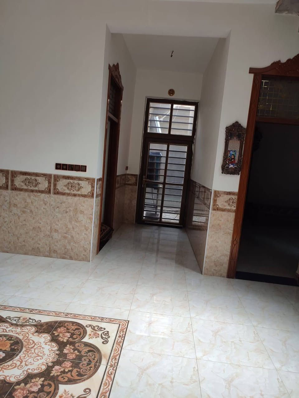 بيت طابو  للبيع محافظة الديوانية قضاء عفك بحي اور الاولى 200متر كونكريت مسلح غرفتين صاله براني مطبخ مجمع صحي داخلي وصحيات خارجي وصاله فوك وتشريفه والصطح اشتايكر مامطلوب حر  السعر خاص ( *********** )
