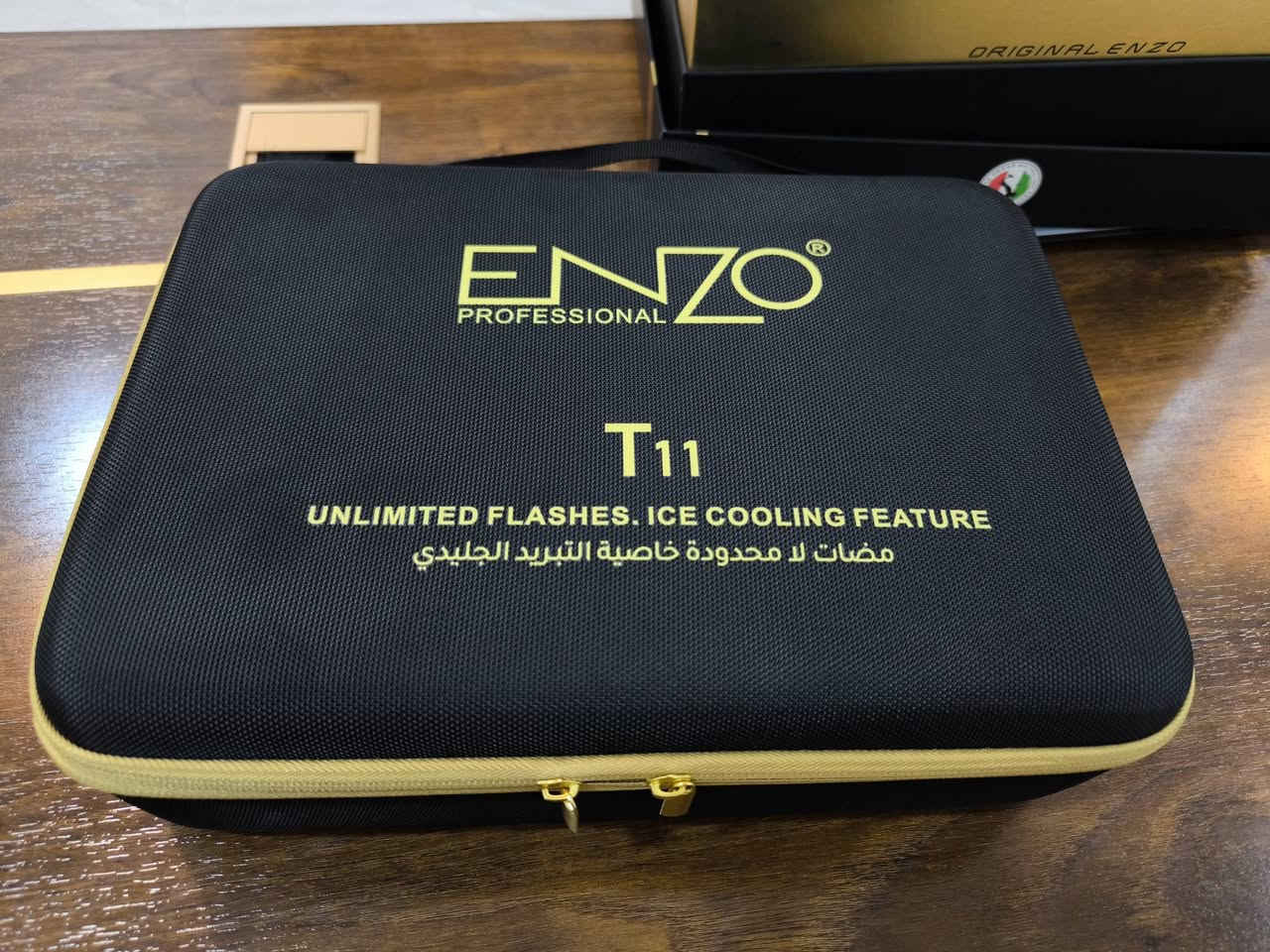 جهاز ليزر منزلي  الايطالي ENZO Professional T11 أحدث إصدار، شبه جديد واستخدام بسيط جداً فقط.

الجهاز نظيف ويعمل بصورة ممتازة، وكامل مع جميع ملحقاته:
• 3 عدسات للمناطق المختلفة
• خاصية التبريد الجليدي
• نظارة الحماية
• الحقيبة الأصلية
• الكارتون والكتيبات والملحقات
 
السعر 300 الف وقابل للتفاوض 
المكان بابل / حلة
رقم الهاتف  ***********
