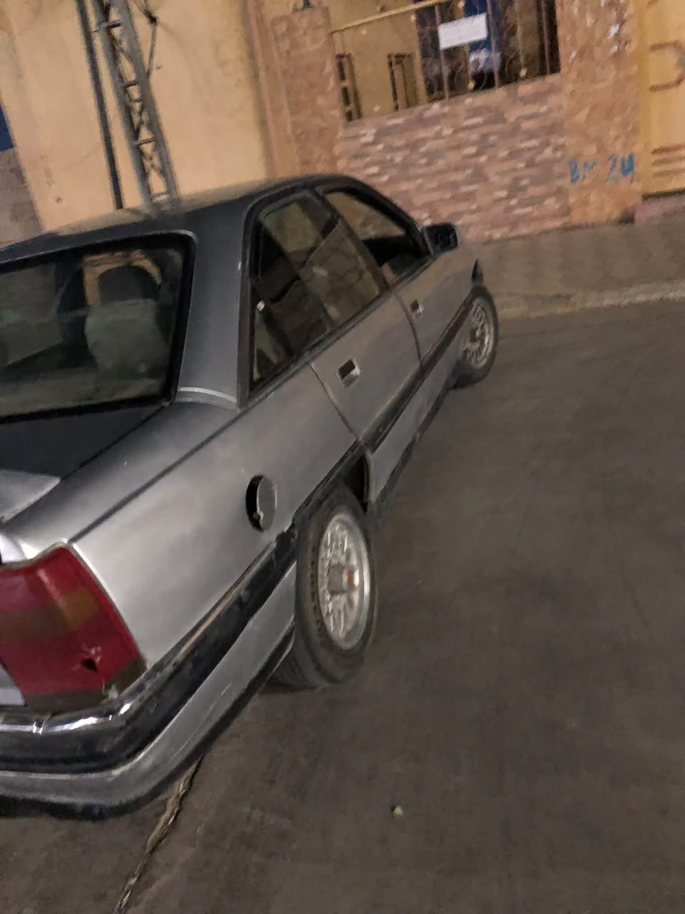 اوبل اوميكا 91 نضيفه شغاله بسمي تحويل ثاني يوم سنويه له 29 مكفوله كير محرك اكسن سعر 25 وبيها مجال لشراي يتصل ***********
