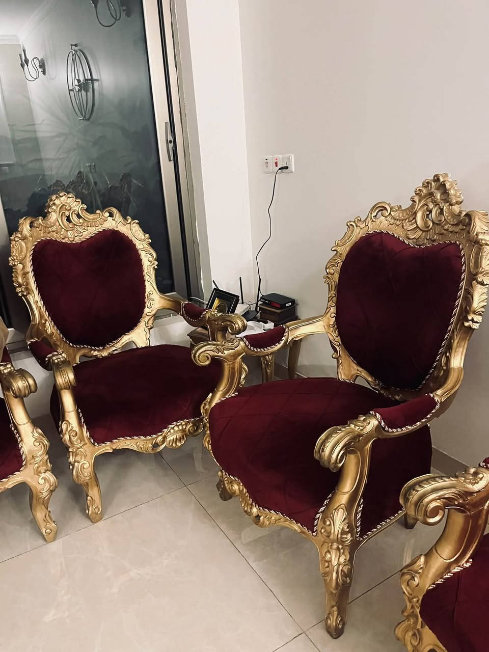 طخم قنفات كلاسك 10 مقاعد مع الطبلات عدد 4 وميز وسطي مرمر نظيف جدا المكان حي  الخضراء مقابل العامرية هاتف ***********
واتس ***********
السعر ٦٠٠ الف قابل للتفاوض 