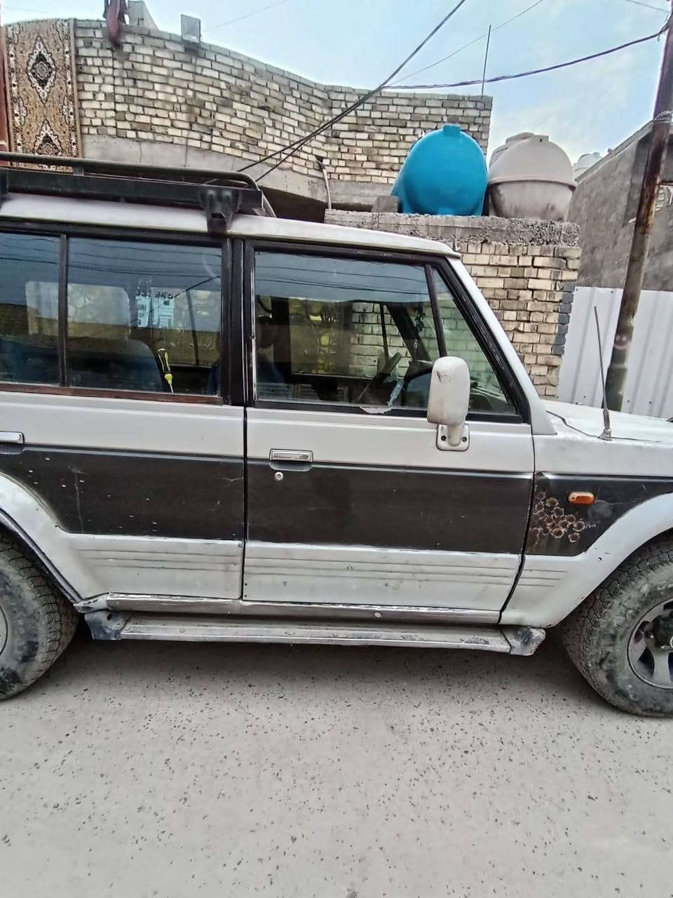 السلام عليكم
كالوبر 1995 بغداد انكليزي السنويه جديدة باسمي
مكينه بطه ٢٥٠٠ مكانها بغداد الكمالية
السعر 41 وبيها مجال 
الايسي بي خربطة
*********** ابو قمر
