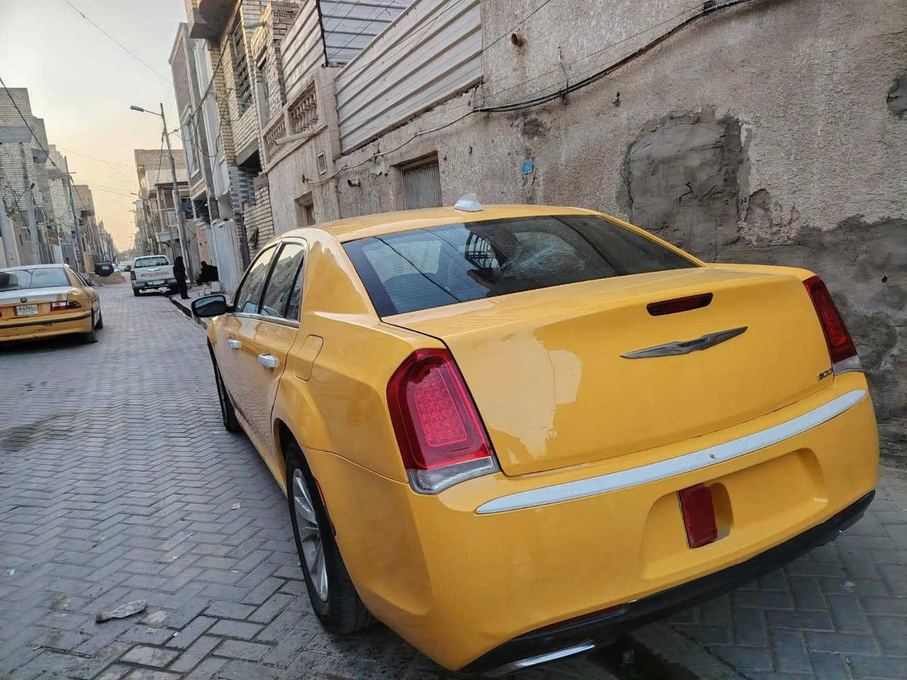 السلام عليكم سياره للبيع موديل 20 مكلوبه بيه فقط كص قماره سياره جاهزه من كلشي رقم بغداد سعر 145 ومطلوبه غرامات 20 ورقه ينزل من سعره مكاني بغداد ما متواجد عله لفيس بس رقم (***********)
