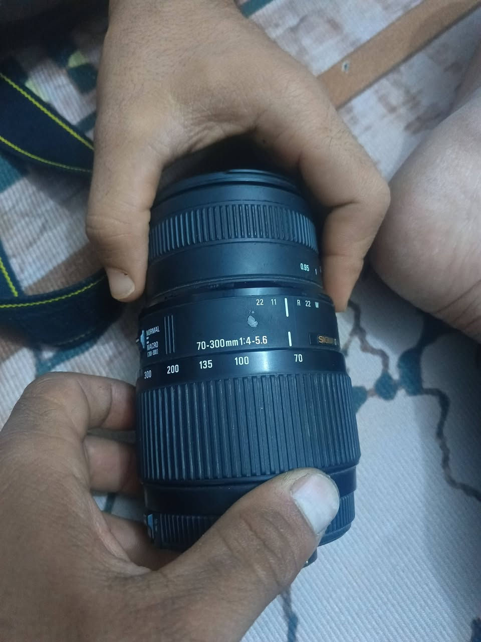 نيكون للبيع D5300  مع عدسه وحده و3 بطاريات وشاحنه ورام اصلي للتواصل واتساب 
***********
