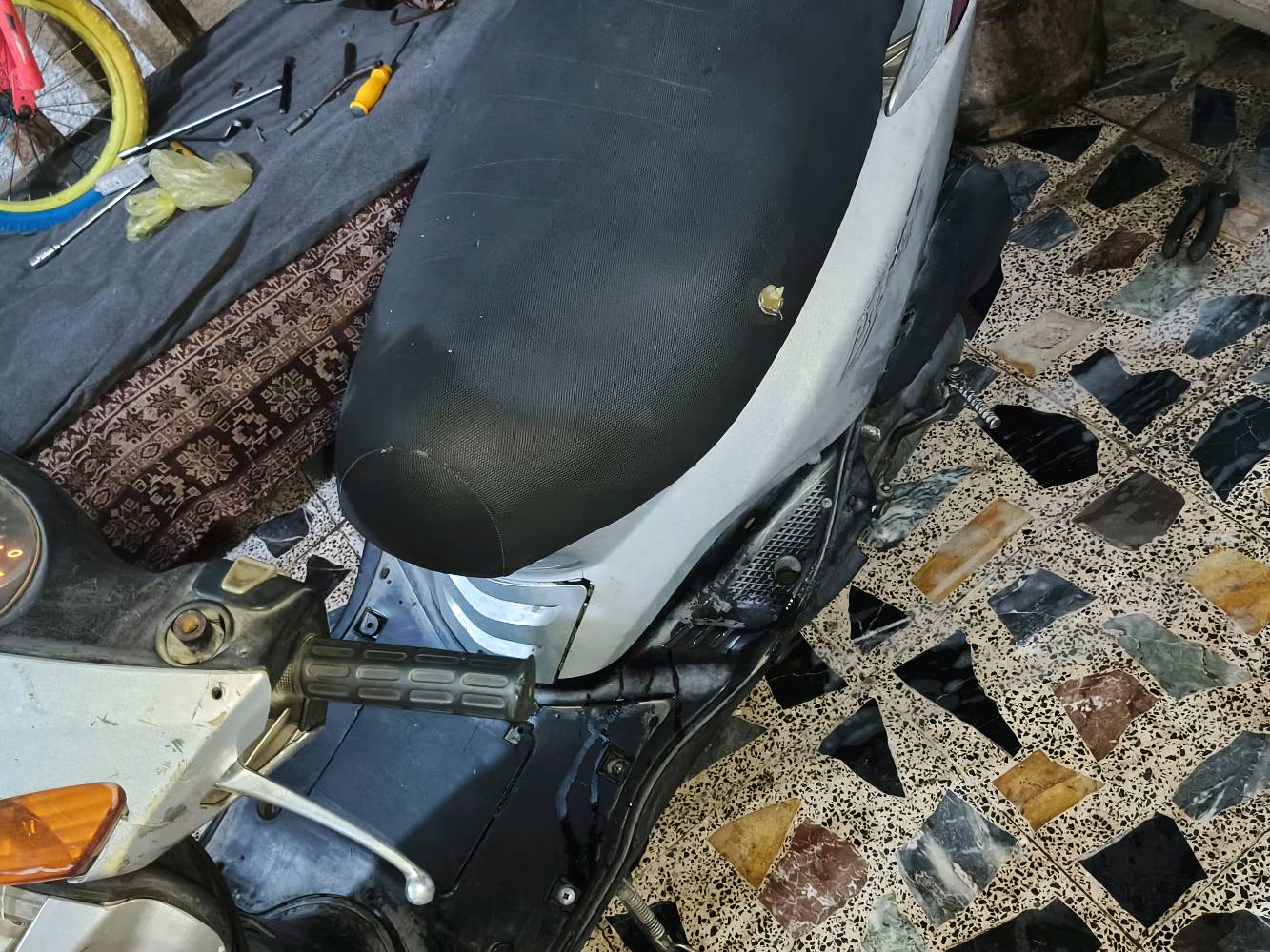 دراجه بريز للبيع شغاله نكره هندر كلتشات جدد امامي وخلفي باتري جديد صالنصه جديده كهربائيات شغاله السلف فجاء وكف الفحمات وكفن الدراجه كامله بس بيها صوت خشونه الدراجه شغاله كلشي مابيه بس خشنه يراد الها تيفلس عنواني بغداد الزعفرانيه للاتصال *********** سعرها, 325