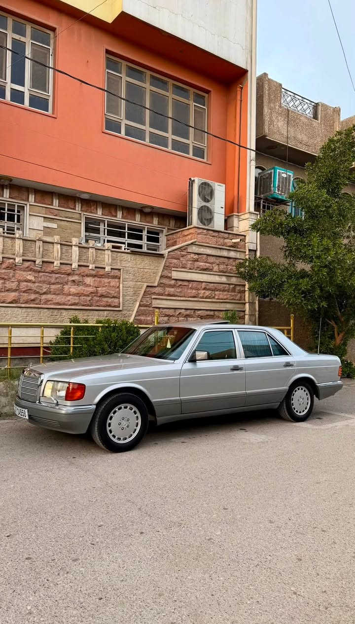 السلام عليكم 
للبيع 
مارسيدس 1991 🩶
رقم بغداد بأسمي ( رقم -هزة - سنوية ) كله جديد 
السياره جديدة كلش وجاهزه لآخر حبة 
كير مكينة صدر تبريد دواخل كله مكفول 
السياره مال جنايه 
مكانها بغداد حي القادسية 
السعر ١٧٥ وبي مجال بسيط 
***********
