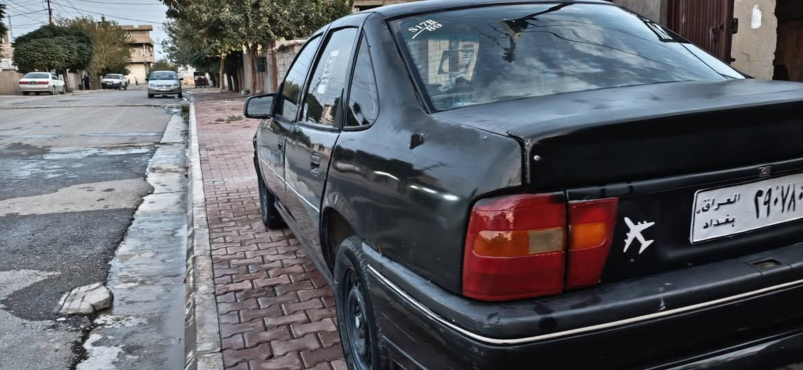 ئۆپڵ ڤیکترا1991ئاڕمی پلاسیك مە کینە ی 20گیڕعادی گیڕومە کینە وکارە بای وئاڕموئە وە لیات وموس ۆبڕاوە بە شە رت سعری 20گە ڵاشوین بازیان*********** السليمانية, العراق
