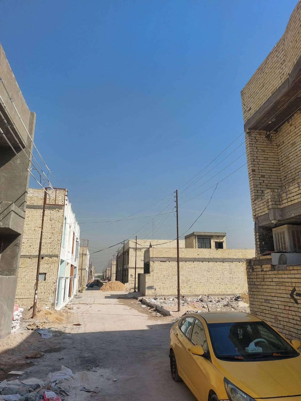فرصة استثمارية ....... بيت للبيع
الموقع: هورجب – على خط النفط، مجمع ذي الفقار، الشارع الأول من جهة أبو الشير.

🔹 مساحة الأرض: 50 م² 🔹 البناء: طابقين، بناء درجة أولى 🔹 العقار طابو زراعي – سند 25 🔹 البيت مؤجر حاليًا بمبلغ 400,000 دينار شهريًا 🔹 مناسب للسكن والاستثمار
تفاصيل البناء ....
الطابق الأرضي ... مدخلين استقبال ومطبخ وصحيات ومنور
الطابق الأول ...غرفتين نوم وصحيات سويت للغرفة الامامية وبالكون 
والبيتونة والسطح  
ملاحظة الارضيات بورسلين اسباني سعر المتر 10000 دينار والعمل درجة أولى على أيدي 
تاسيس الكهربائيات درجة أولى 
تأسيس الماء درجة أولى 
السيراميك درجة أولى 
ملاحظة/ المنطقة كاملة الخدمات ماء كهرباء وتبليط

💰 السعر المطلوب: 60,000,000 دينار عراقي وبيها مجال للشراي 

📞 للجادين فقط، التواصل على الارقام
***********
***********.
