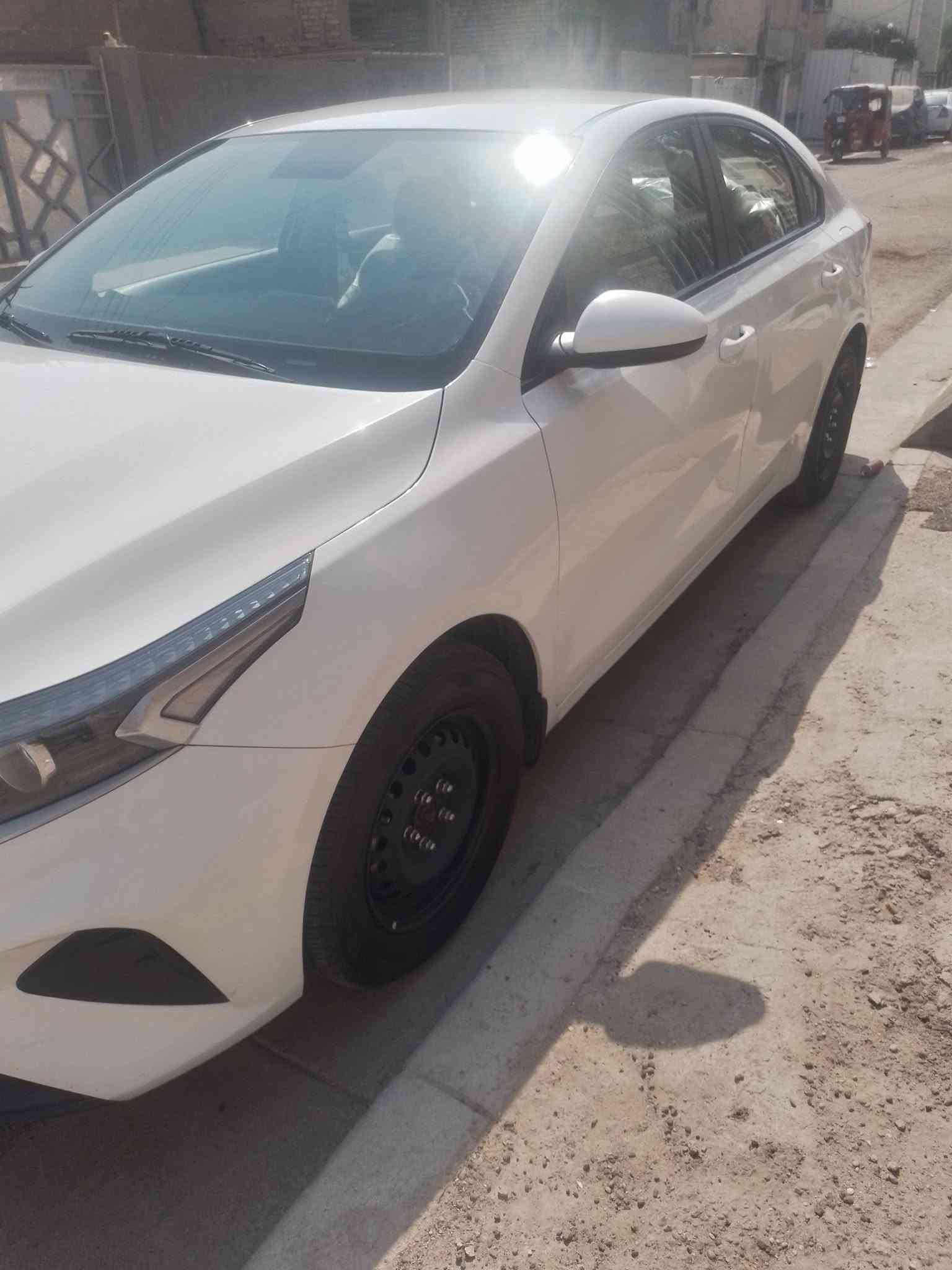 للبيع خليجي ٢٤ بغداد *********** سيراتو السعر ١٦٥ $
