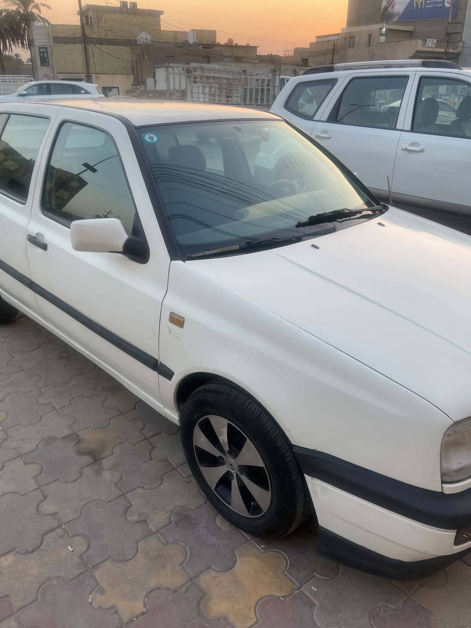 كولف نفخ MK3 موديل 1993
رقم انكليزي 
سنوية ل 2030 بأسمي مصفرة هيئة وغرامات
هزة جديدة
مكينة 2000
كير اوتو
كهربائيات شغالة
صدر امامي جديد 
تبريد شغال بس منقص غاز
كشرها مثل ماتشوف كدامك
سيارة تخبل  وعظمتها حلوة وناعمة
السعر رايدها ب43  وبيها مجال بسيط
مكاني بغداد جسر ديالى القديم
***********
