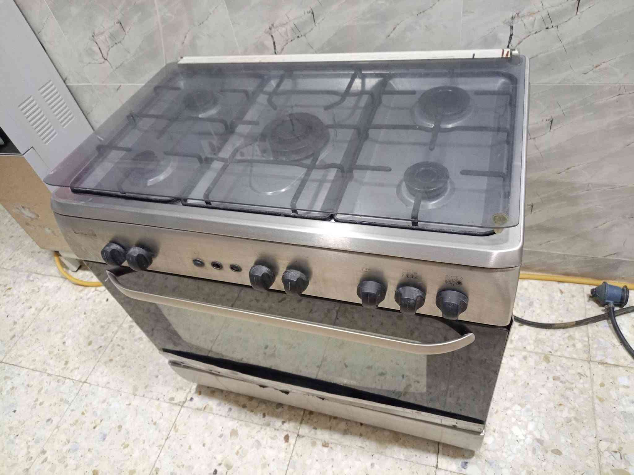 بغداد العبيدي • طاولات