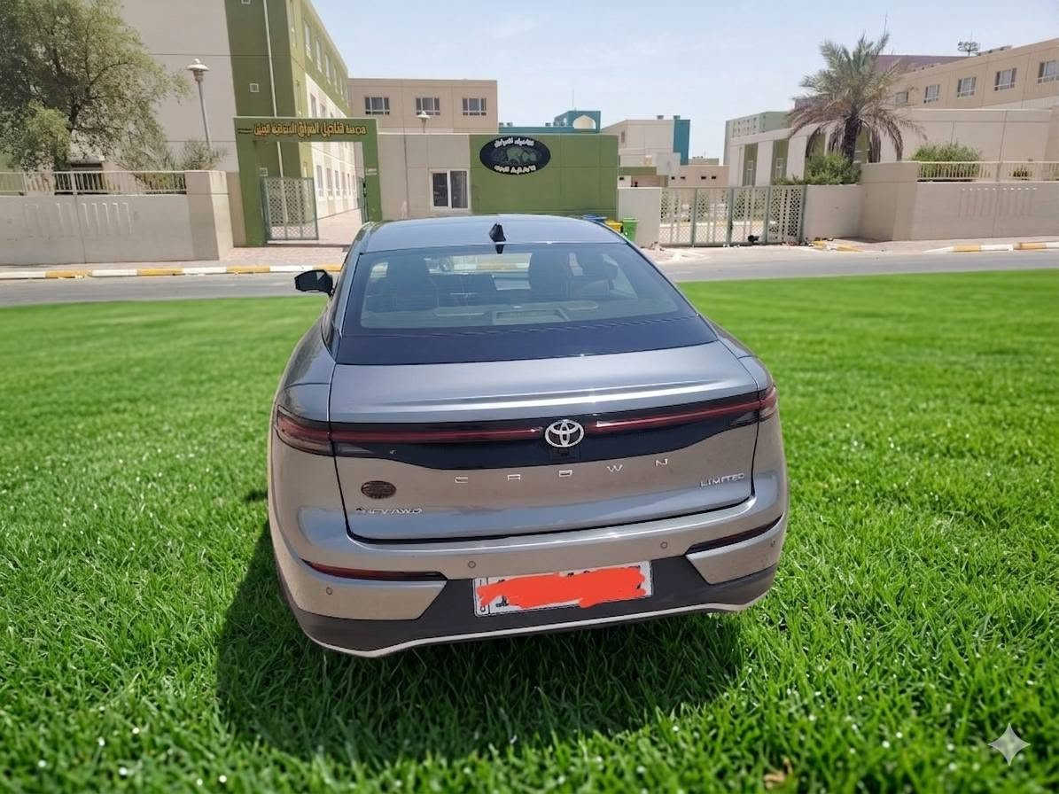 السلام عليكم
كراون 2025 بلاتينيوم هايبرد 

مكينه 2500
اللون مميز 
مرقم بغداد بسمي تحويل ثاني يوم 

ماشية 7500 الاف

فول مواصفات 1/1 

 الضرر موضح بلصورة 

الباقي كل مكفول  

فول مواصفات 

كشن خزن ميموري 

دخول ذكي اربعة ابواب 

مقاعد اماميه تحكم 

مقاعد اماميه تدفئ وتبريد 

مقاعد خلفيه تدفئ 

تدفئ استيرن 

تشغيل عن بعد 

سستم سماعات jbl 

حساس امامي خلفي 

توفق ذاتي 

لايت 4 عدسات 

استيرن كهرباء 

فور ويل 

تبريد قطعتين 

تشغيل عن بعد 

خمس انظمه قيادة 

كامره 360 درجة 

حجم 21

بدون اي نقص 

السعر 28500 ألف دولار   وبية مجال بسيط 

JTDAAAAF1S3035030 وهذا رقم الشاصي 

مكاني بغداد بسماية  بيع فقط

رقم الهاتف ***********
