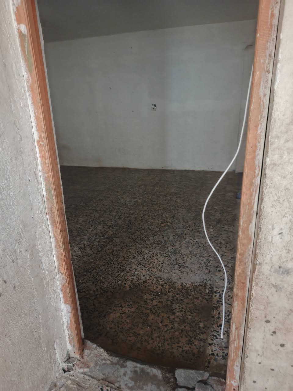 الزعفرانيه عالسده • غرفتين • حوش