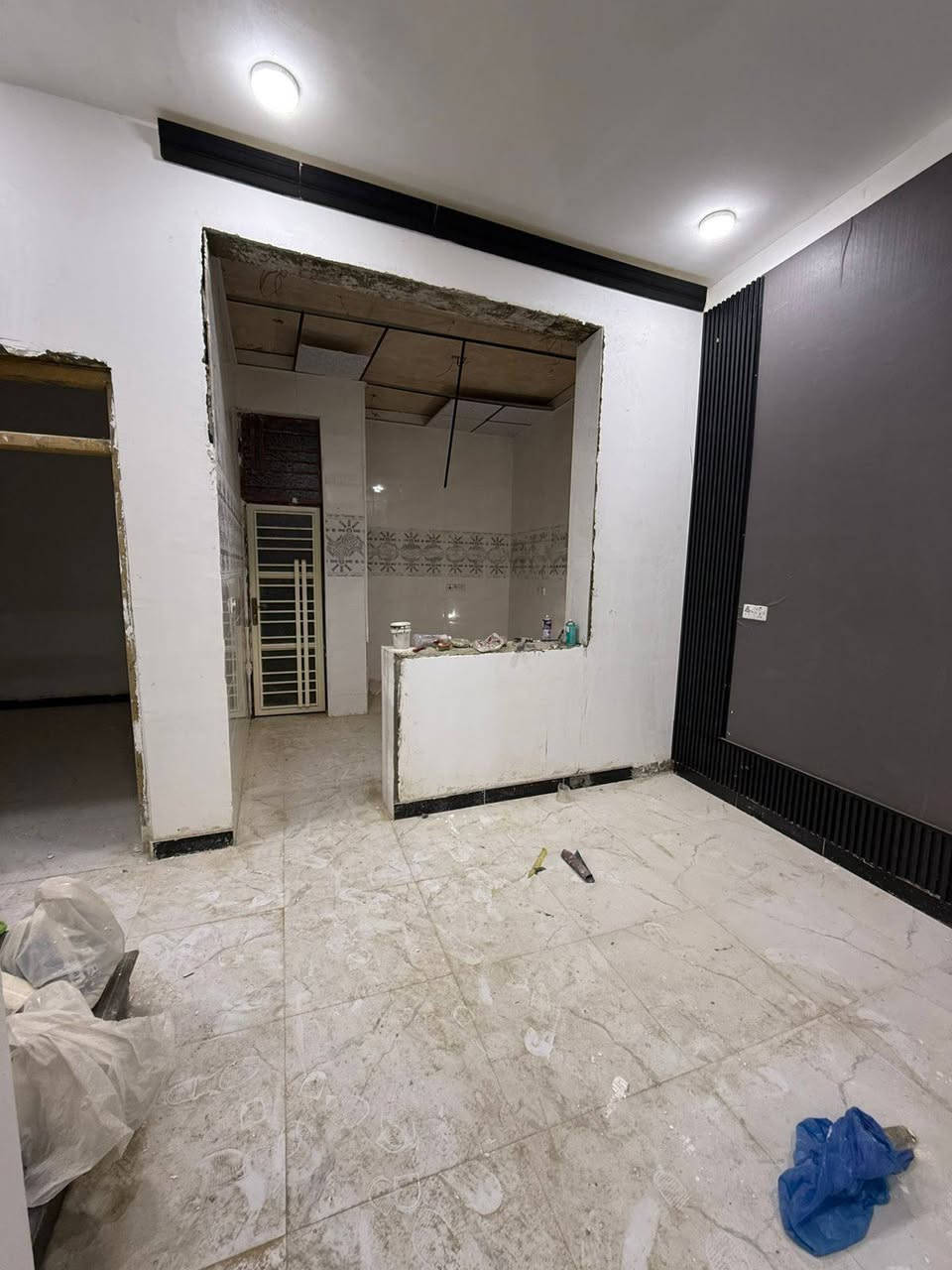السلام عليكم بيع مستعجل
بيت ١٠٠م خلفي طابو صرف بسمي حي الفداء شارع ابو لبنان مقاطعه٢٤ بناء حديث طابوق وصب كونكريت غير مسكون 
غرفه وصاله وستقبال وصحيات داخلي وخارجي ومنور ومطبخ مغربي سعره ٦٧ مليون  رقمي ***********
