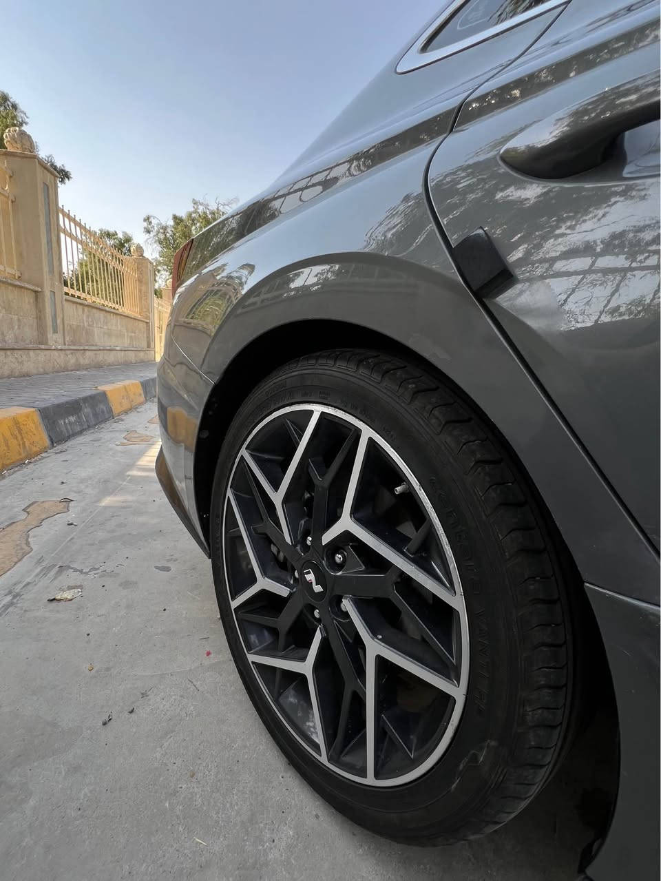 SONATA 2022 N Line
2500 TURBO 🚀
لون سمنتي ماشيه (85) كيلو .
المواصفات:
 الكاميرا الخلفية
سقف بانورامي
التحكم على المنحدرات
كاميرا 360
مستشعر وقوف
تدفئة المقاعد
تبريد المقاعد
بصمة
شاشة
مراقبة النقطة العمياء
التحكم التلقائي في درجة الحرارة
نظام بدء التشغيل
نظام فرملة الطوارئ
6 وسادة هوائية
مصابيح زينون الأمامية
المصابيح الأمامية ليد
عرض المعلومات على الزجاج الامامي
لوحة قيادة رقمية
أبل كاربلاي
التشغيل عن بعد
12 وسائد هوائية 
رادار
شاحن لاسلكي
كشنات  رياضي حضن مختم N  
ختم الN بكل مكان 🚀
(ضرر السياره ثلاث قطع بچم كبس لا دواخل ولا ايربكات ) 
رقم الشاصي :KMHL 14JCXNA243225
رقم الهاتف  : *********** موصل, نينوى
