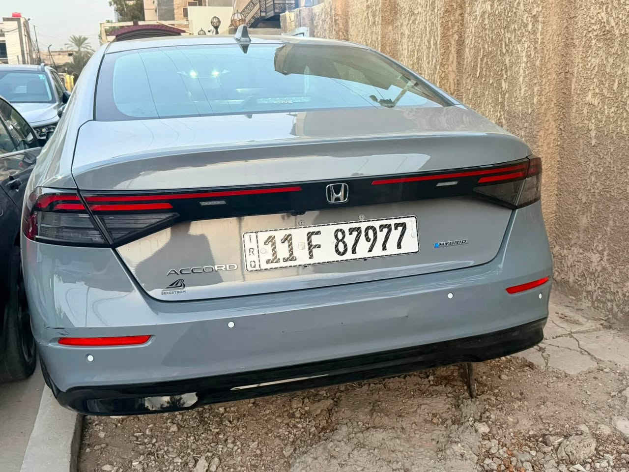 السلام عليكم 
هوندا اكورد موديل٢٠٢٤
لون سمنتي 
ماشيه 15 الف مايل 
فول موصفات 
تقرير مياه امطار محدثه بل كامل تورنك  السيارة مبدل سستم كامل كهرباء يعني ولاعطل بيه وكفاله عمه بل سيارة من الصبغ وكهرباء يعني سيارة كلين 
مكان السيارة بغداد الاعظمية 
للتواصل 
***********
