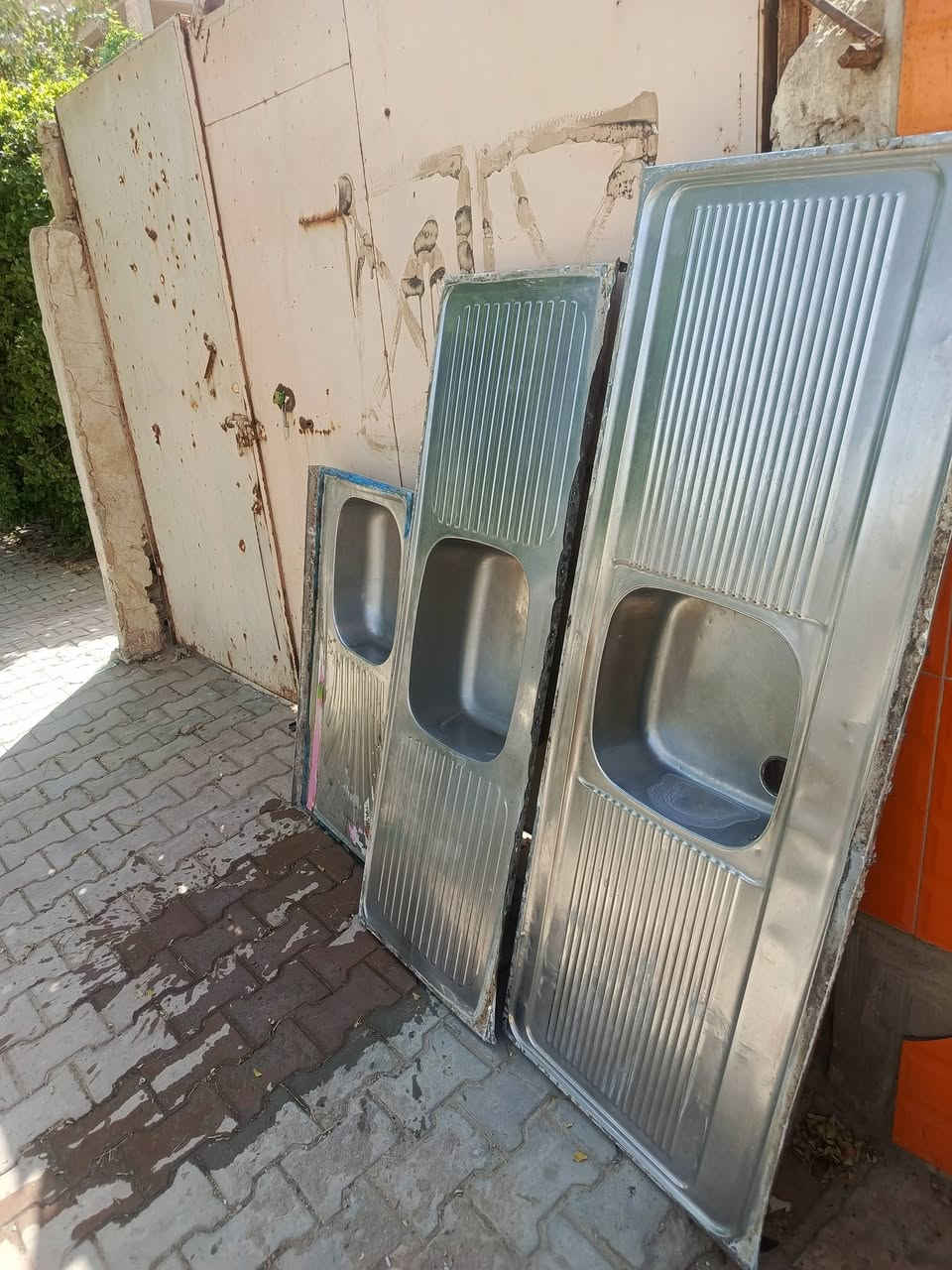 للبيع اغراض منزلية مستخدمه للاستفسار ***********

نص مكتوب في الصور:
- 125 ألف
- 40 الف
- 35 ألف
- 20 الف