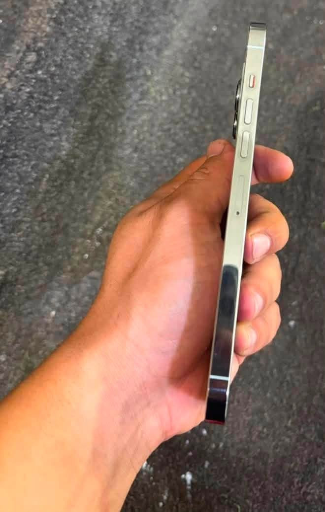 السلام عليكم 🫡
للبيع iPhone 13 pro max 
ذاكرا 256 بطاريه 68% حقيقي ممبدله
نموذج M شرق اوسط نضافه 90%
الجهاز حاله وكاله مابي شي كله شغال فيس ايدي صوت اتصال انترنيت مابيه اي خلل السعر قفل 700 الف مكاني بغداد حي العامل رقمي ***********
