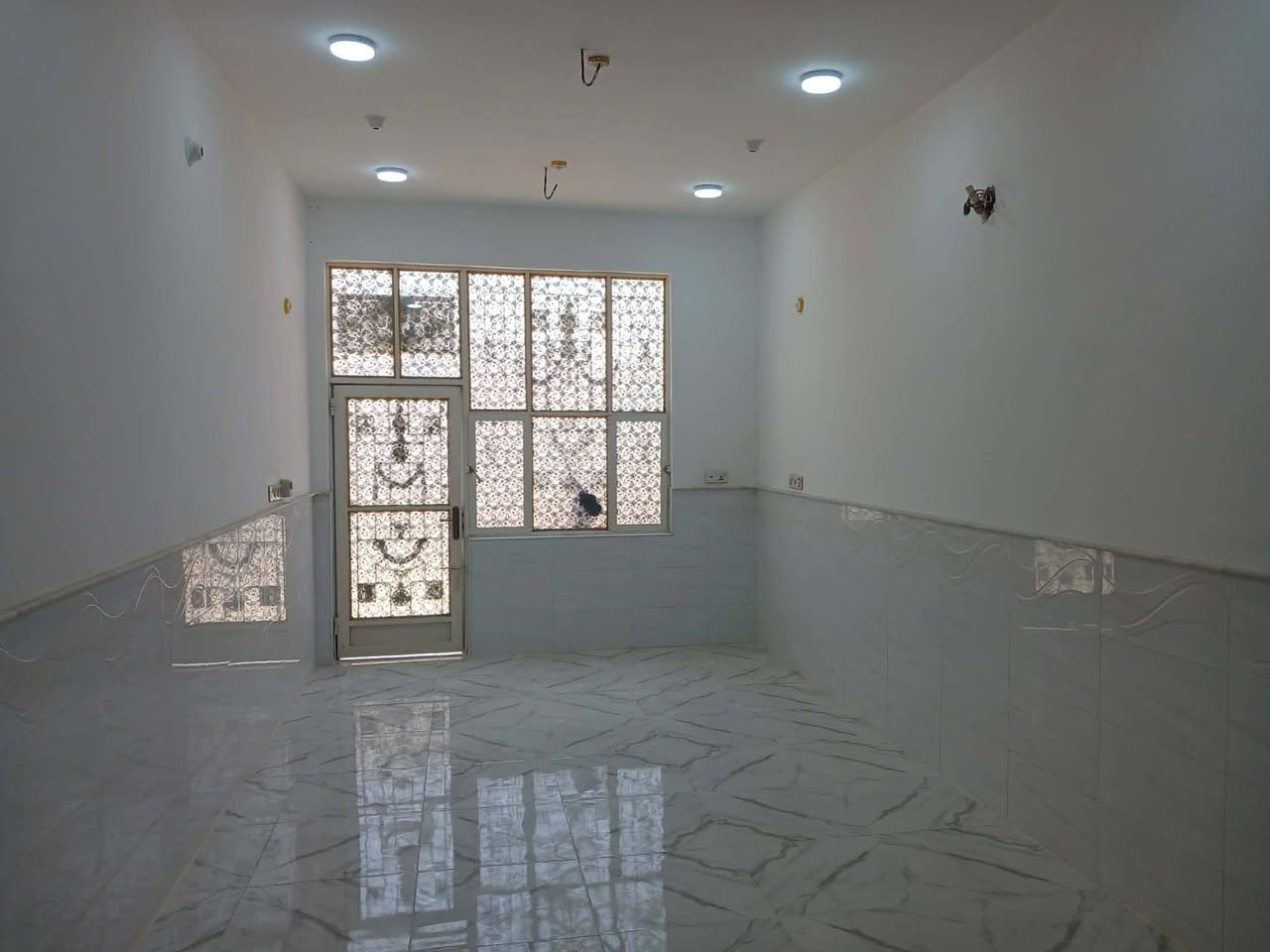 بيت للبيع بشويله 150 م صب الصطح والاساس غرفتين وصاله استقبال مفتوح على صاله مطبخ بيت جاهز على اخر حبايه اتصال ***********
