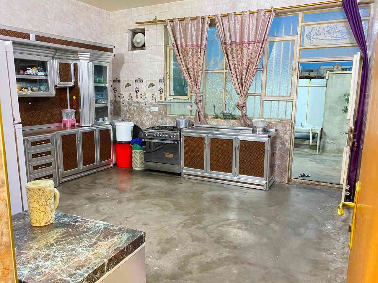 بيت للبيع - جسر ديالى قرب جامع طه
المواصفات:

المساحة: 200 متر مربع  

الواجهة: 10 متر  

النزال: 20 متر  

التقسيم: غرفتين نوم + صالة + مطبخ + استقبال  

الخدمات المتوفرة:

ماء ✅ 

مجاري ✅

تبليط ✅ 

كهرباء ✅

العنوان: جسر ديالى - جامع طه  

السعر: 80 وبي مجال 

للاستفسار: ***********
