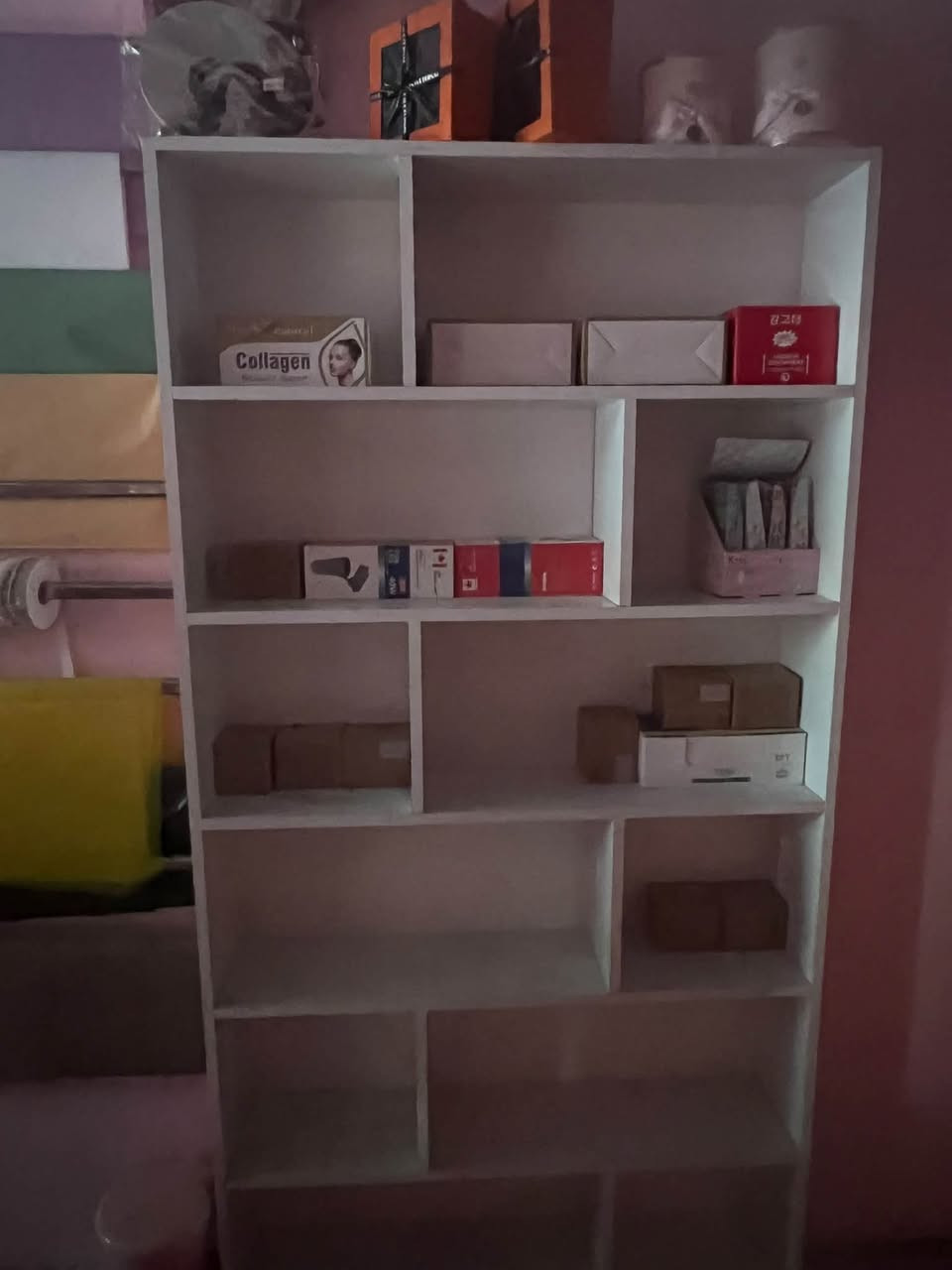 السلام عليكم غراض محل للبيع سعرهن مناسب.  ***********
