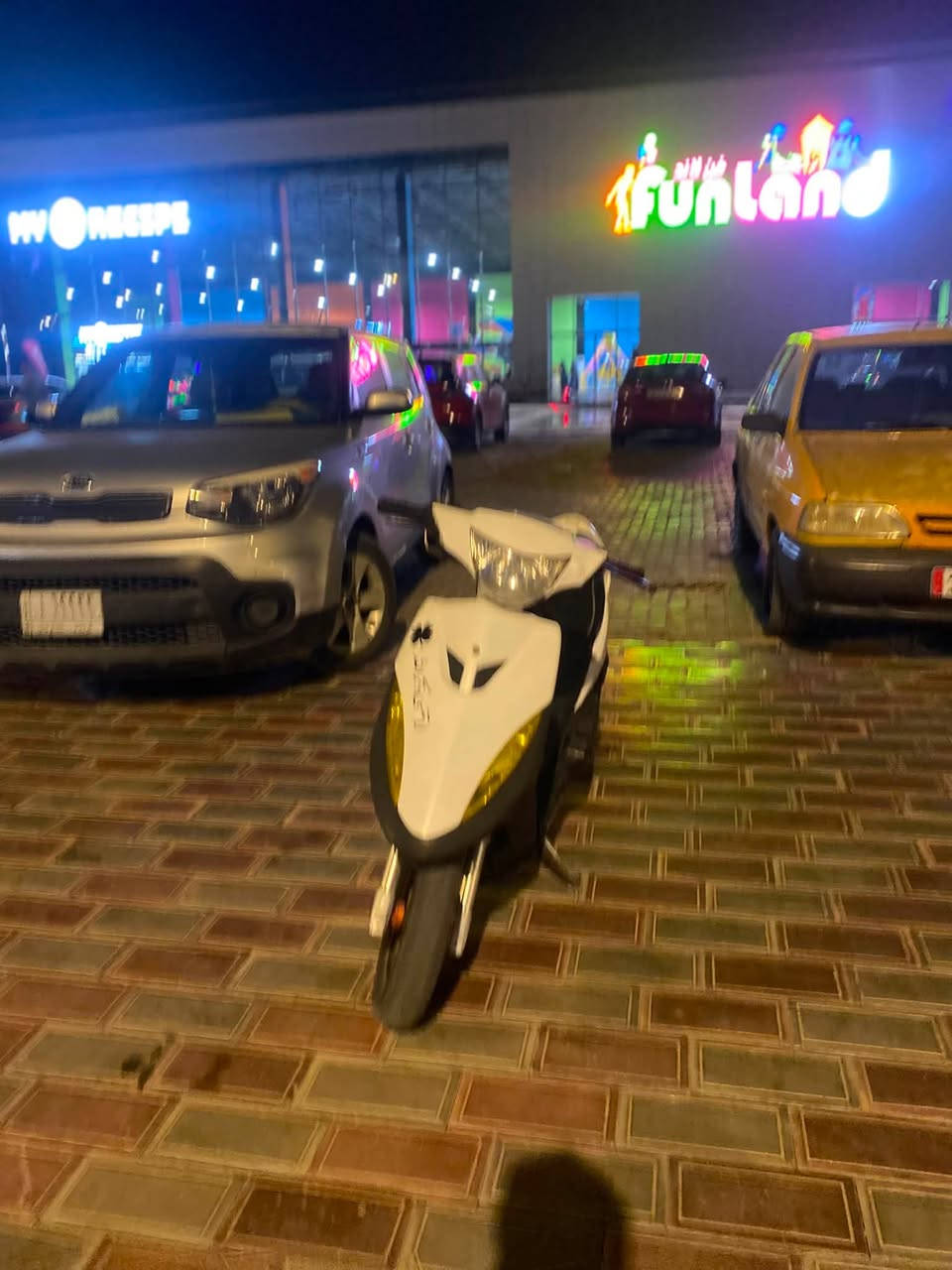 سلام عليكم الدراجه للبيع السعر 300 قفل 
ماكس عدله الدراجه طافيه بسبب الكابريته 
المكان حولي كربلاء 
رقم الهاتف ***********
