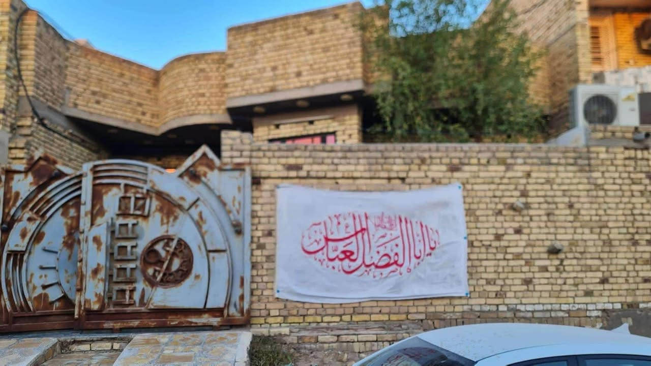 دار للبيع رقم بية معاملة ع قرار 20
حي الجامعي مساحة ٢٠٠م 
‎طابق واحد 
‎مطبخ واستقبال وصاله ٢ غرف نوم و٣ صحيات و٢مناور  البيت جاهز مابي نقص للإستفسار. ***********
