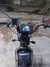 عندي دراجه شحن البيع شغله بس بيه بريك خلفي عطل وبطارية نص ونص موجوده ا...