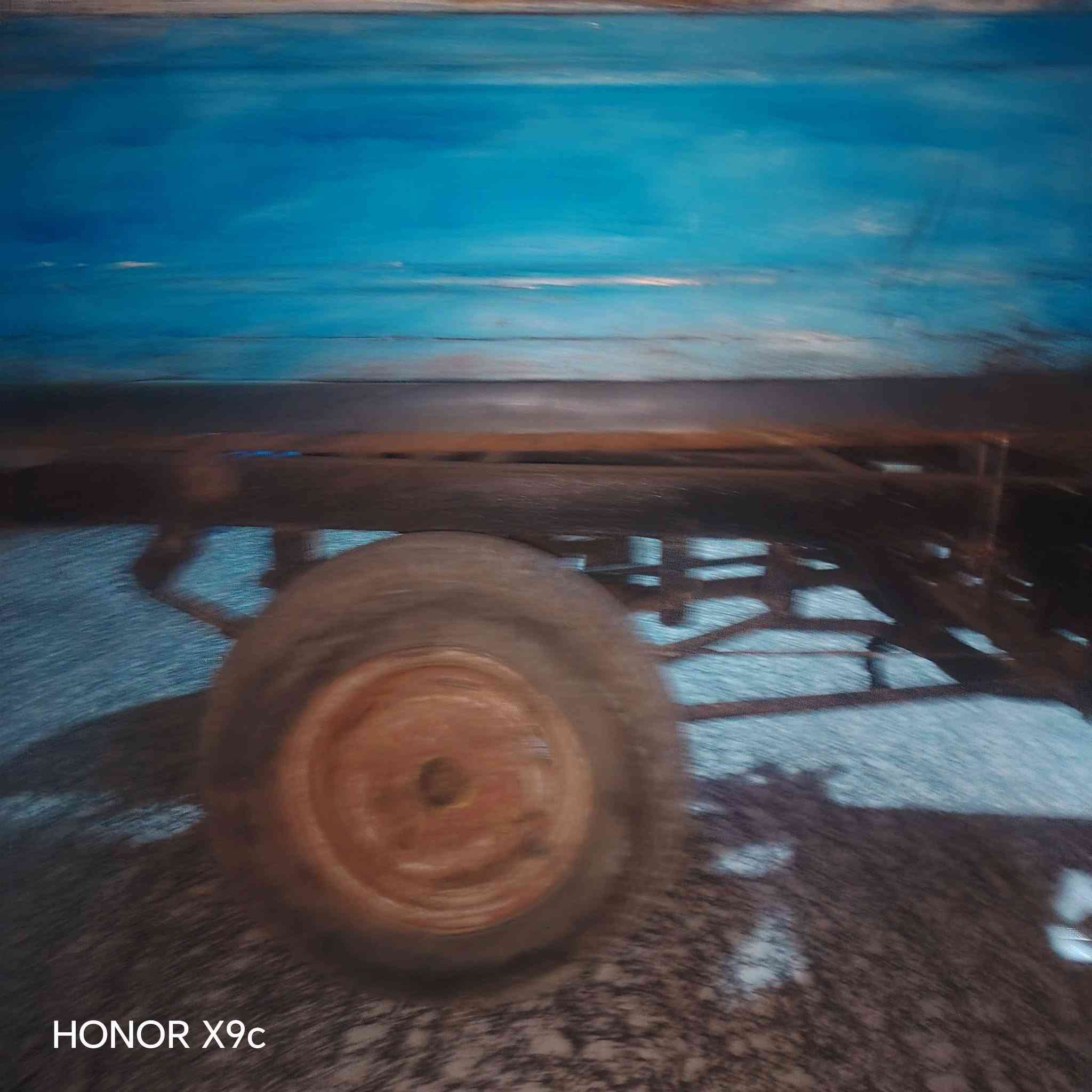 السلام عليكم ستوه لبيع السعر 650وبيهه مجال ***********

نص مكتوب في الصور:
- HONOR X9c