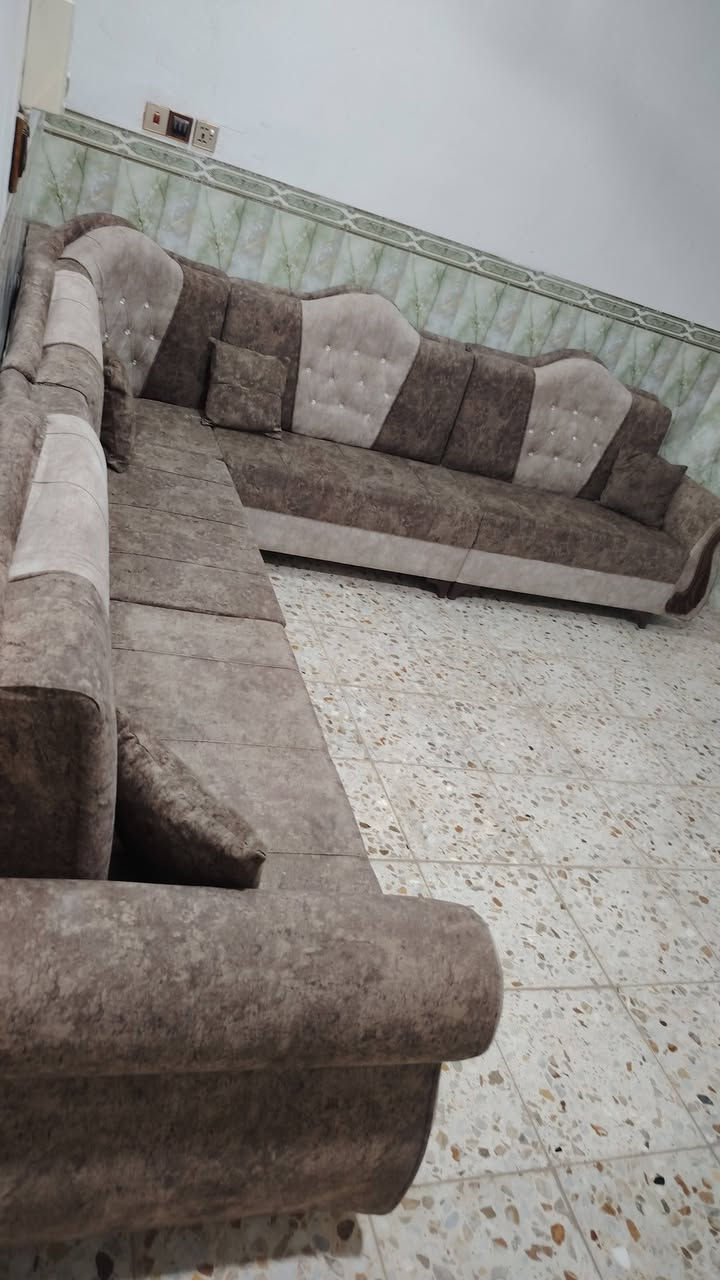 البيع جديد قليل الستخدام 350 عشر نفرات مع كرسي ***********
رميثه

