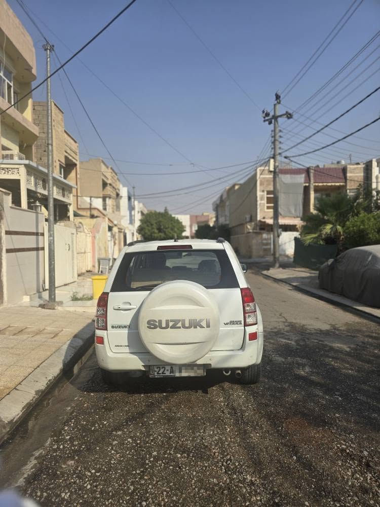 سوزکی 2008 4 پارچە بۆیاخی هەیە مەکینە 4 پستن مەڕغوب مەکینەی تۆزێک دوکەری شینی  هەیە تەبرید مەزبوت پشتو پێشی کەپسە *********** أربيل, العراق
