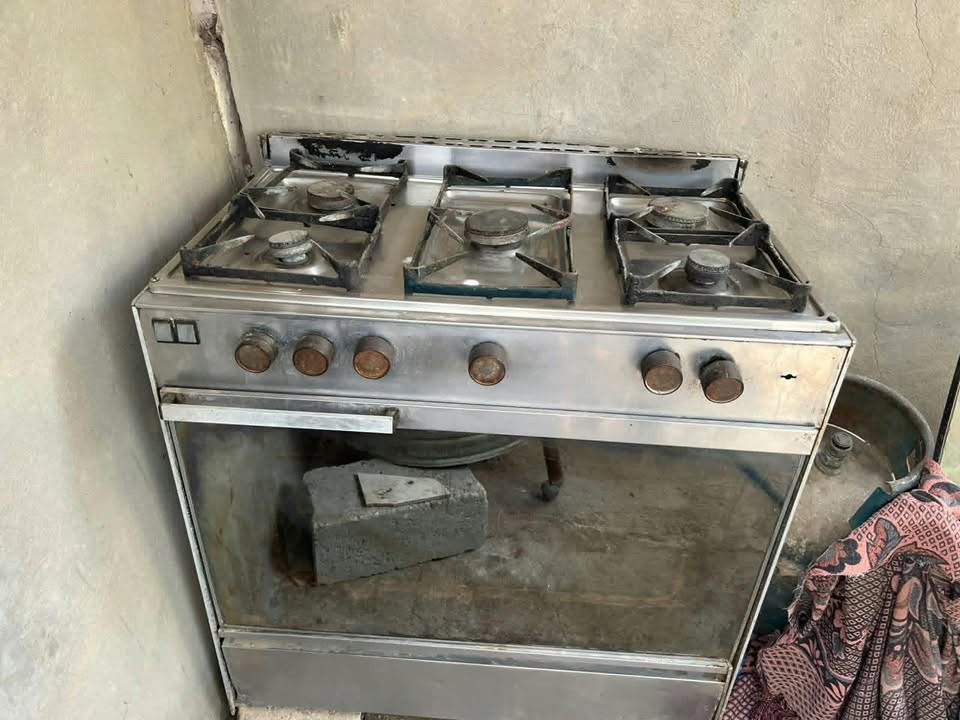 بيبان ثنين للبيع تساك مو سوكي التعبان او طباخ نظيف كلشي شغال بي رقم ***********
