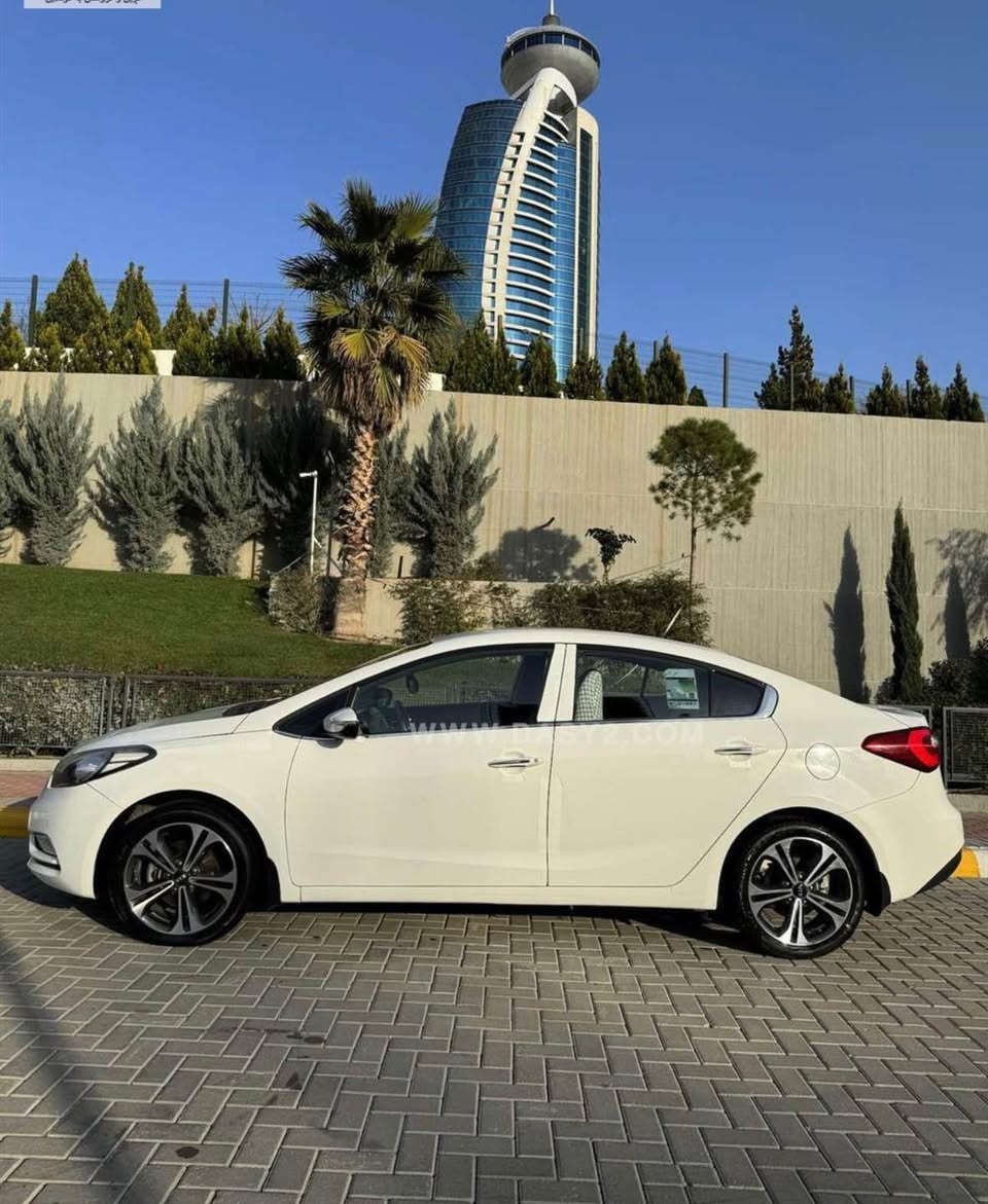 ‏Kia Cerato-2014
كيا سيراتو موديل ٢٠١٤ 
-------------------------------------
#السعر : 115يعني دفتر و 15 ورقه
#وبيها مجال
#للاستفسار :***********
***********
واتس اب
#الرقم السيارة : أربيا شرط التحويل اووكاله
العنوان : موصل -قضاء تلعفر
-------------------------------------
#خليجيي

فقط جاملغ جهة السائق الامامي صبغ وشوية حافة باب السائق

#گير ومحرك بشرط
#تبريد ثلج
#سياره جاهزه مجهزه من كل النواحي
#متصرف عليه الف دينار بشرط فحص

#مواصفات : 
معروفة 

يرهم مراوسة حسب القناعة 
------------------------------------- موصل, نينوى

نص مكتوب في الصور:
- Cerato 2014
- Serato 2014
- WWW.DASY2.COM
- Cerato
- 2014