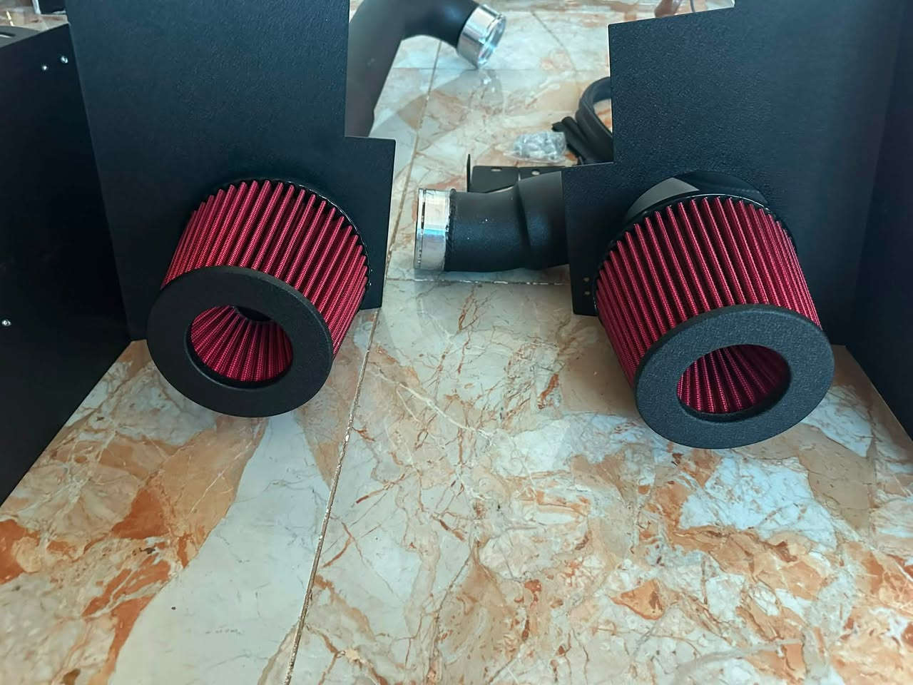 كت تزويد شوت AIR INTAKE وگزوز جازما HKS ياباني اصلي ابيعلك فحم وانت ترهمهن على سيارتك بس هن اغلب شي مال سيارة TWIN TURBO لأن الجوينات مختلفات يوجد توصيل لجميع المحافظات السعر 200$ قفل ***********
