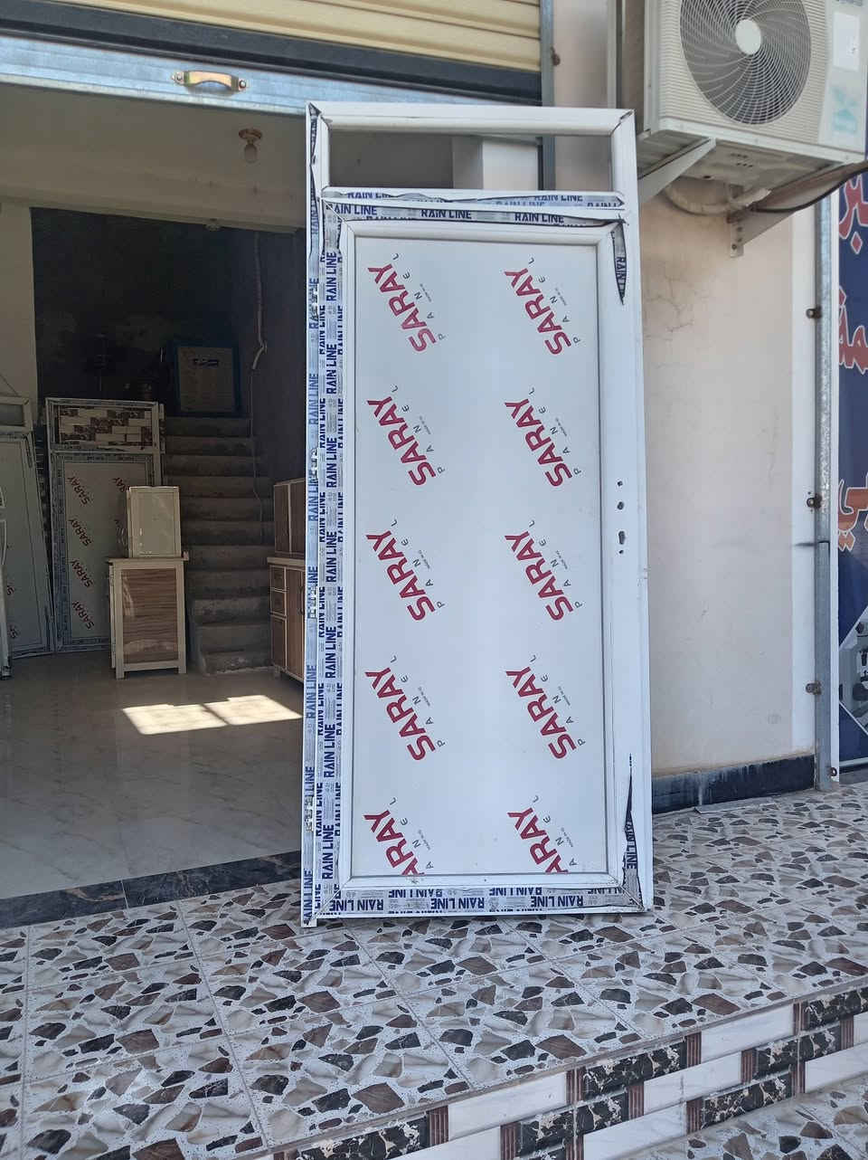 بوب عرض متر وارتفاع مترين وخمسه وثلاثين وكاونتر مترين للبيع الاستفسار *********** المكان الرمانه البعبيد قرب الجسر

