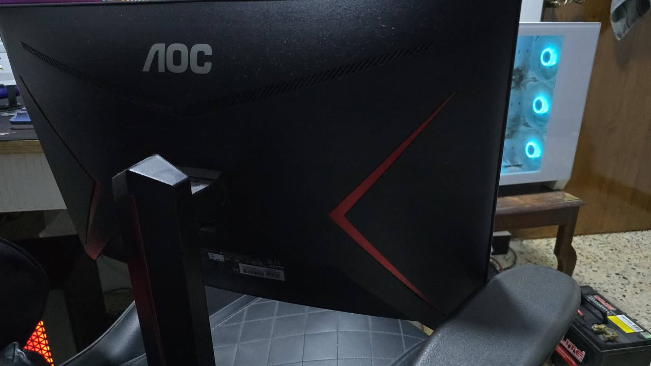 السلام عليكم 
CPU: I5-13400F

CPU COOLER: Bykski 240mm aio مبرد مائي

GPU: RTX 3060 12GB ZOTAC GAMING

RAM: 16×2 32GB DDR4 3200MHZ T-FORCE 

M.2 NVME: 1TB TEAM GROUP 3500MB/S

M.B:ASUS ROG STRIX 2 M.2 SLOT , 2RAM SLOT

PSU: 750W GOLD PLUS SEAGATE 

CASE :ESGAMING 6 FAN RGB
سعر الكيس مليون و 150 مجال بسيط جدا بيه
__________________________________________________

شاشات 
 
1- aoc C24G2 1080 165hz 24inch curved 1500R VA شاشة منحنية 
سعرها 150 قفل 

2- 1080 60HZ 24INCH جانبية دقته حلوه مابيه مشاكل ستاند متحرك قلاب
  
سعرها 80 الف
__________________________________________________

  اكسسوارات 

ماوس Logitech G502 HERO احترافي بيه 11 دكمه و rgb تحكم من الحاسبة الجديد ب٩٠ الف

كيبورد galax هم اصلي و احترافي جدا راقي الجديد ب 120 الف 

سماعه HyperX Cloud Alpha wireless  وايرليس و كارت الصورت موجود مريحه كلش و خفيفة 
الجديد هم ب120 الف 

كلهن ب ١٨٠ الف 
__________________________________________________

عاكسه FARBER SOHO 12V 1000VA اصليه و بيه ضمان شركه و وياها بطارية SOLITE 70AH كورية اصليه مال سيارات هي و العاكسه

 ب 300 الف للعلم ثنينهن جديدات و البطارية هم جدييدة بعده

السعر كامل مع جميع الملحقات مليون و 800 نزلت من السعر ٦٠ الف

مكاني بغداد الاعلام توصيل ماعندي اعتذر
للتواصل واتس او رصيد ***********

