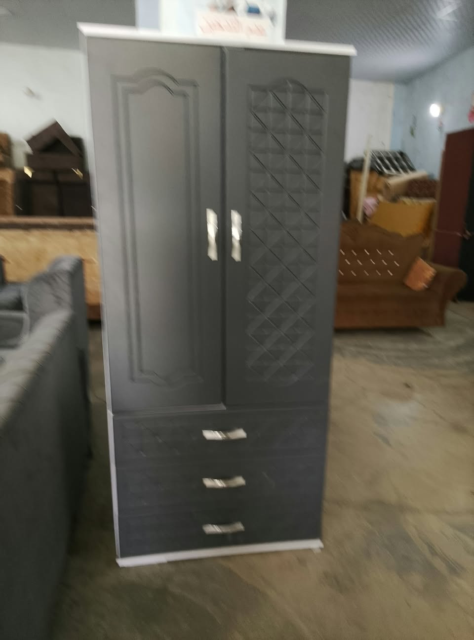 مزاد • اغراض منزلية • مدخل دور الضباط